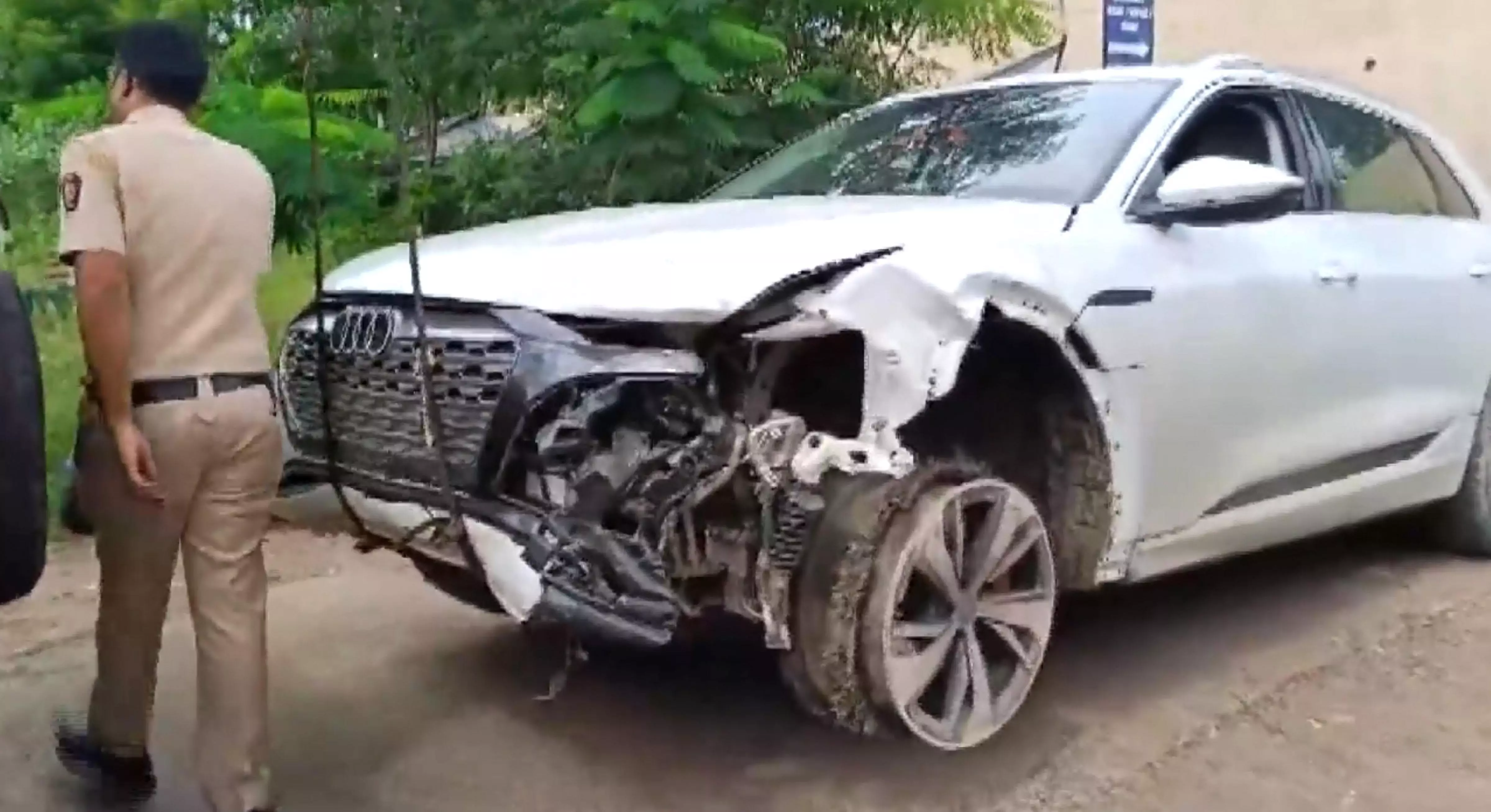 Audi crash: CCTV footage of Nagpur bar visited by BJP leaders son goes missing Audi crash: CCTV footage of Nagpur bar visited by BJP leaders son goes missing