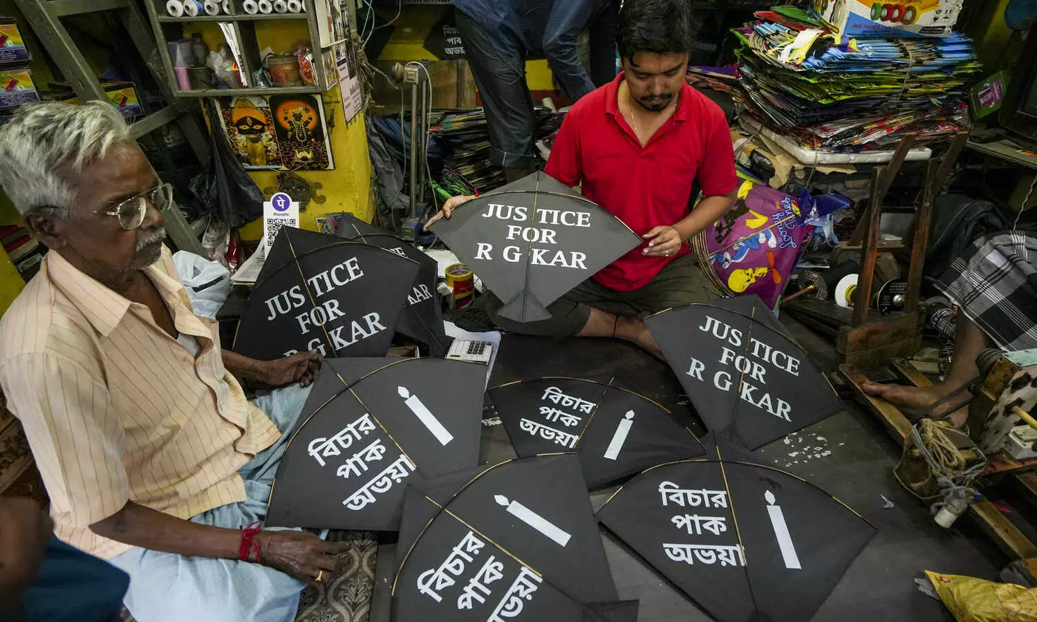 People offer food, umbrellas to agitating doctors; thousands treated at free Abhaya clinic