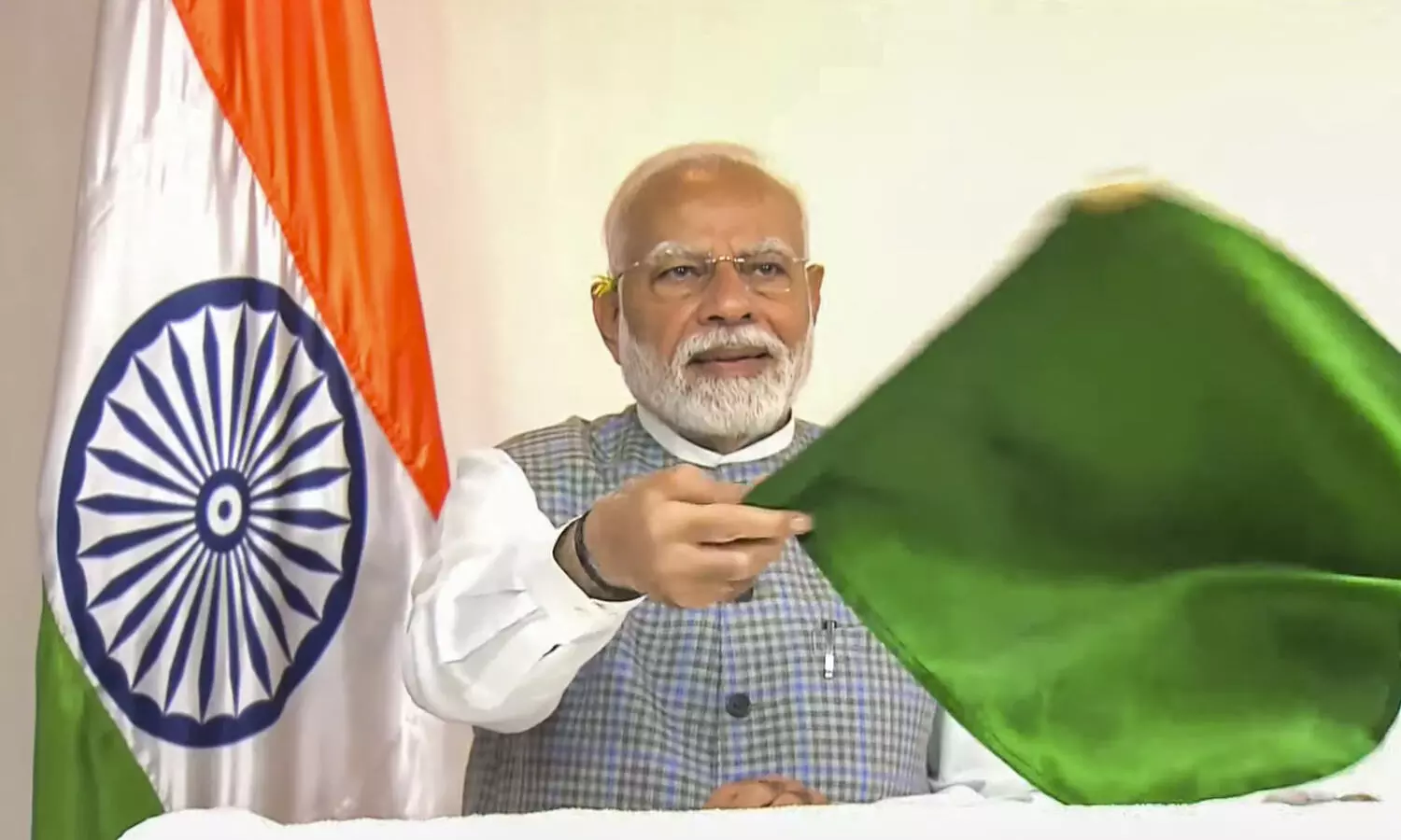 PM Modi virtually flags off six Vande Bharat trains