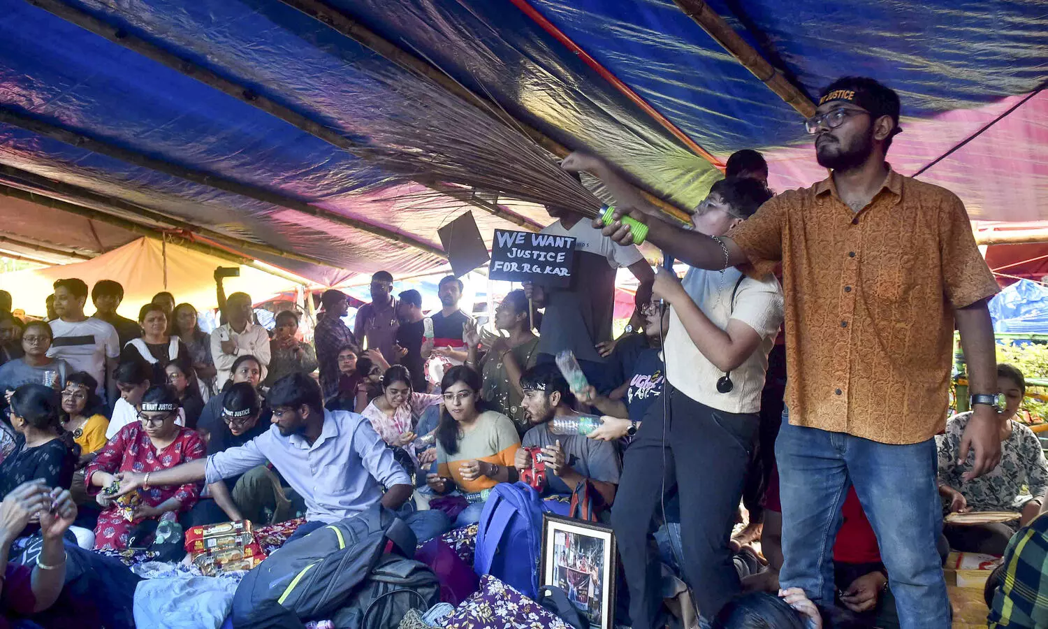 RG Kar issue: Junior docs continue sit-in outside health department office amid rain