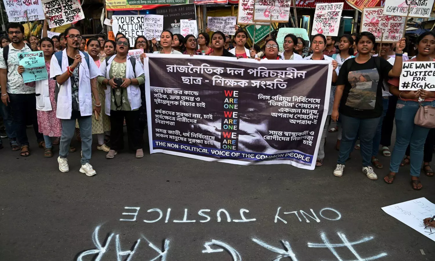 Mamata Banerjee, protesting doctors finally meet to end impasse