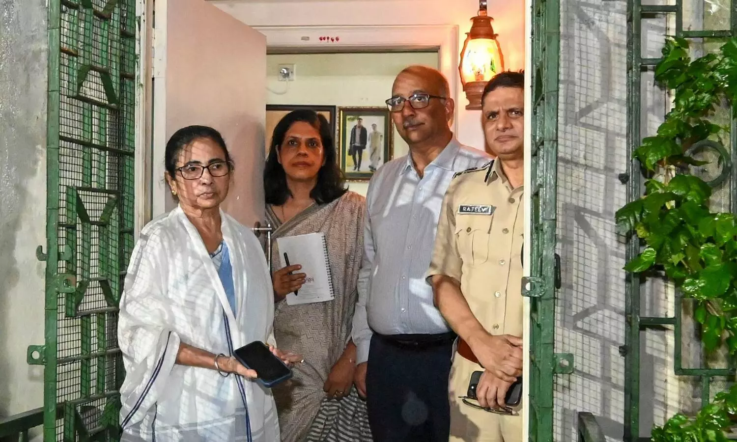 Bengal govt again invites junior doctors for meeting at Mamatas residence at 5pm