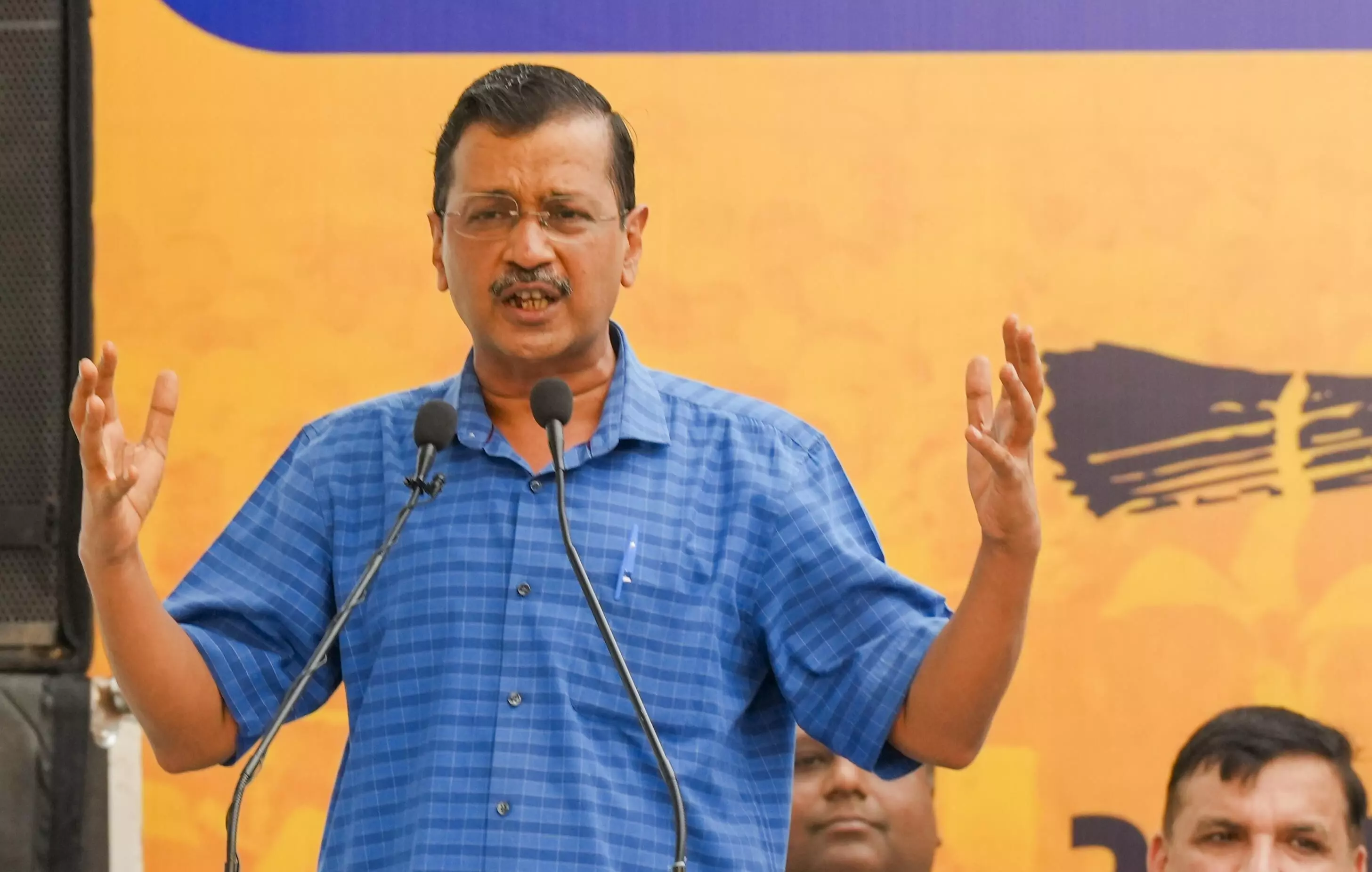 Delhi L-G to meet Kejriwal tomorrow, likely to tender his resignation; AAP MLAs to discuss name of new CM