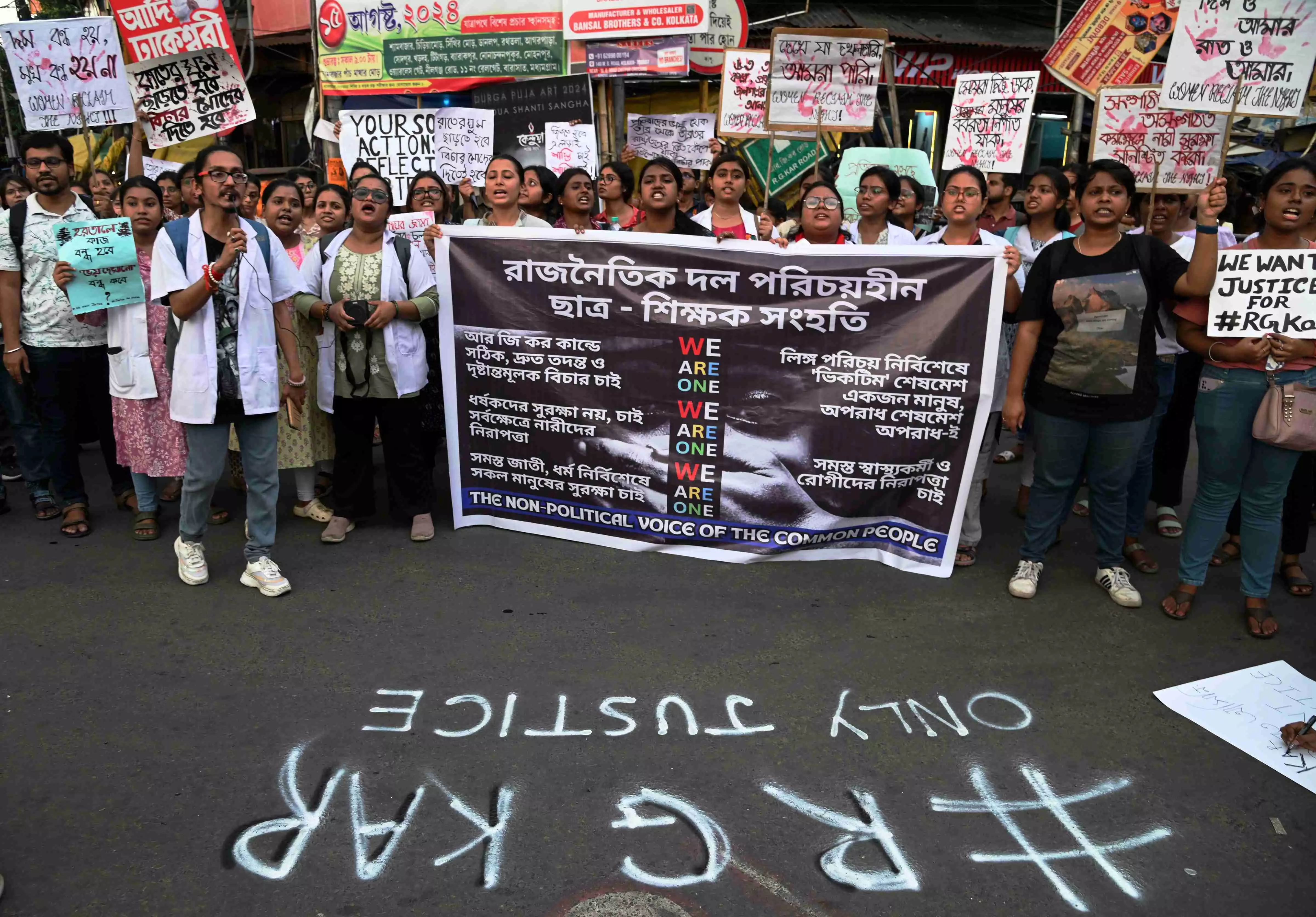 Mamata Banerjee, protesting doctors finally meet to end impasse