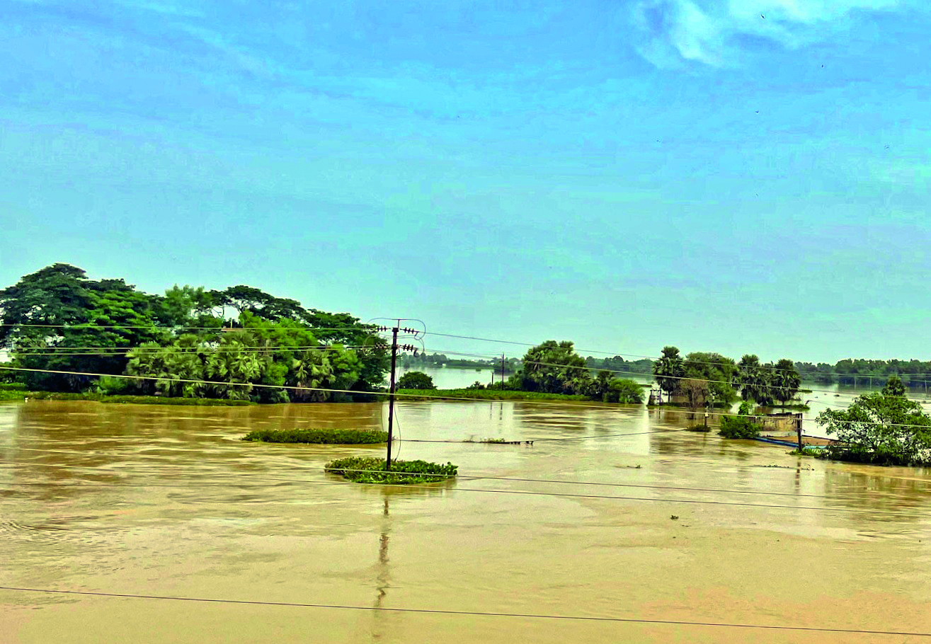 Flood situation worsens; 3 lakh affected, 45 pregnant women shifted Flood situation worsens; 3 lakh affected, 45 pregnant women shifted