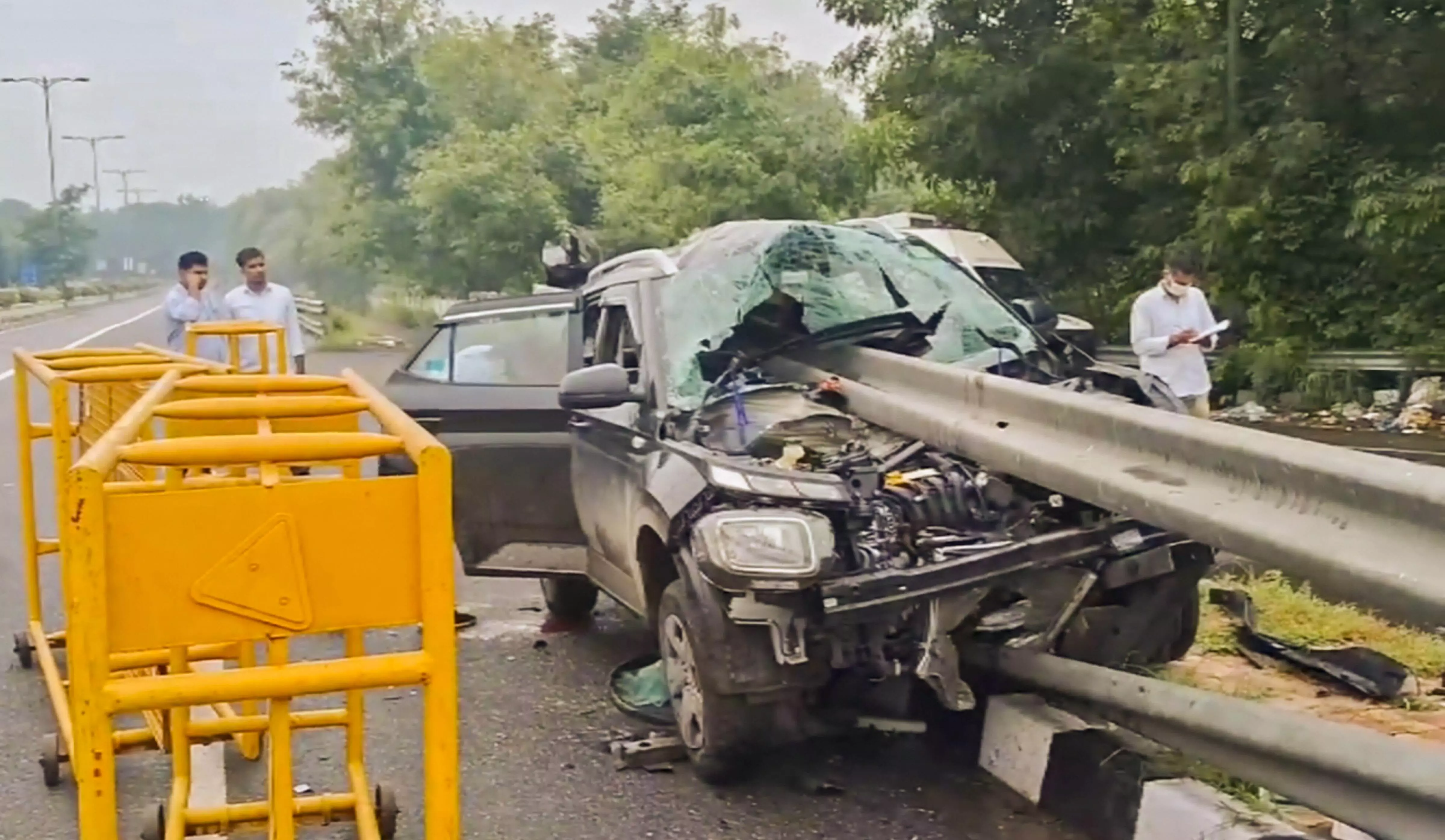 Speeding SUV crashes into guardrail near Rajghat, 2 injured