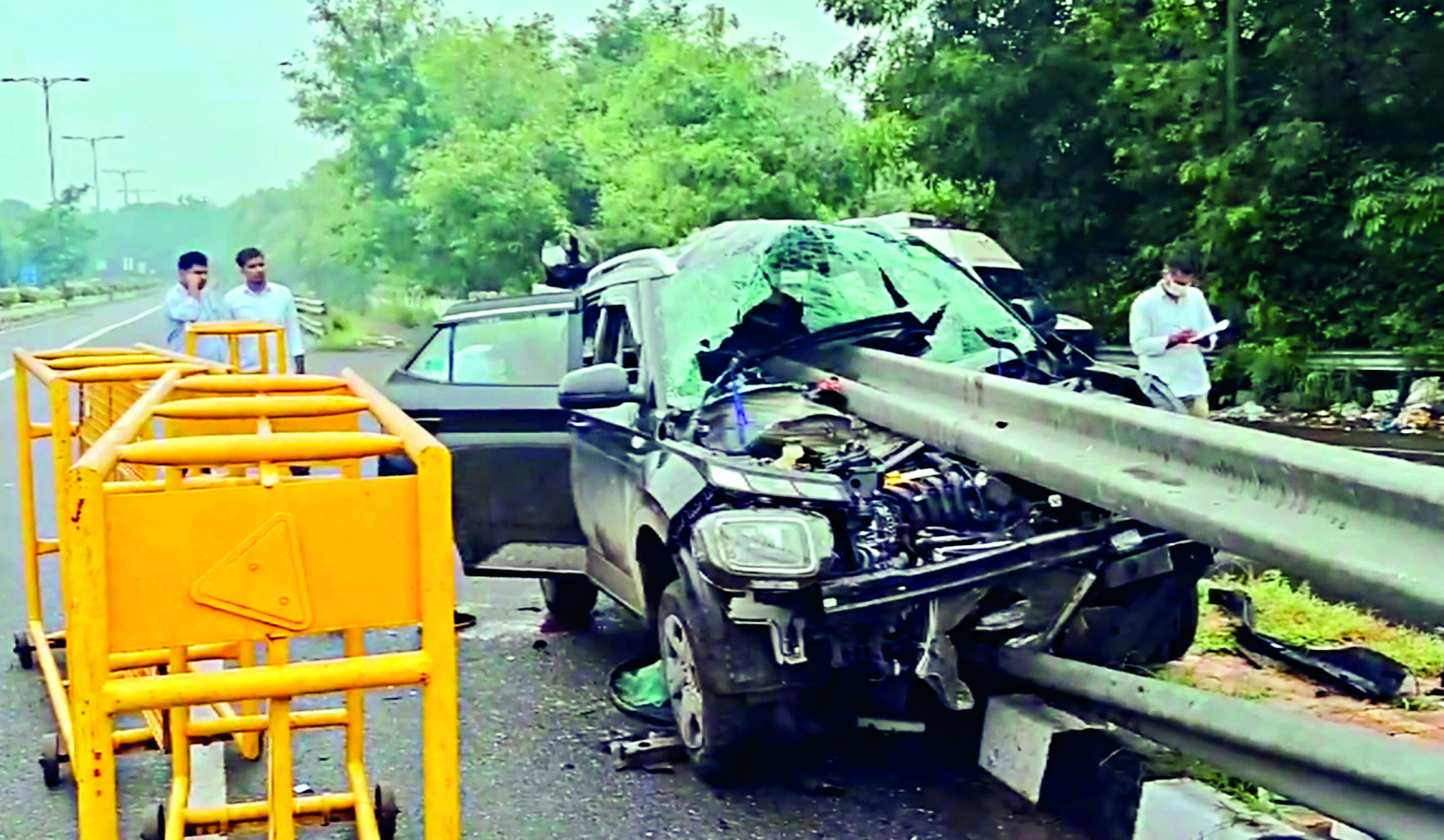 DU student dead after speeding SUV crashes into guardrail, four injured DU student dead after speeding SUV crashes into guardrail, four injured