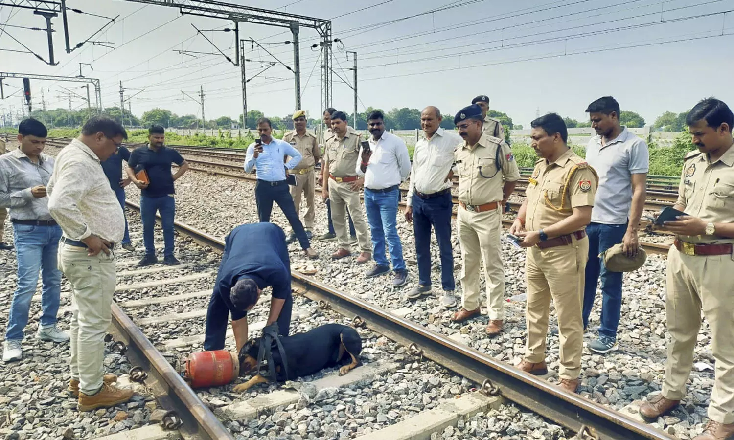 Gas cylinder found on rail track in UP, goods train driver applies emergency brakes