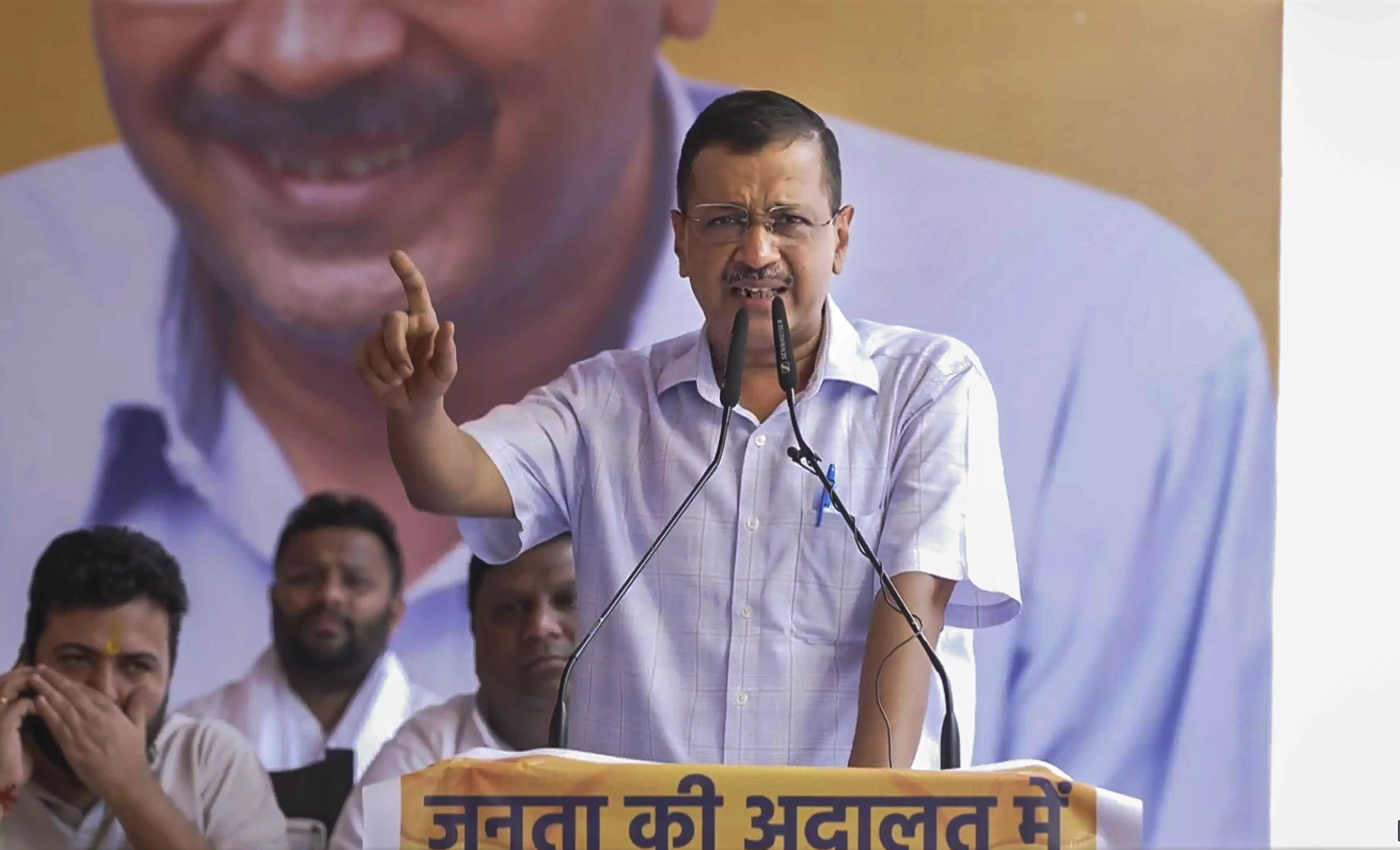 Kejriwal lashes out at PM Modi, BJP; poses five questions to RSS chief Kejriwal lashes out at PM Modi, BJP; poses five questions to RSS chief