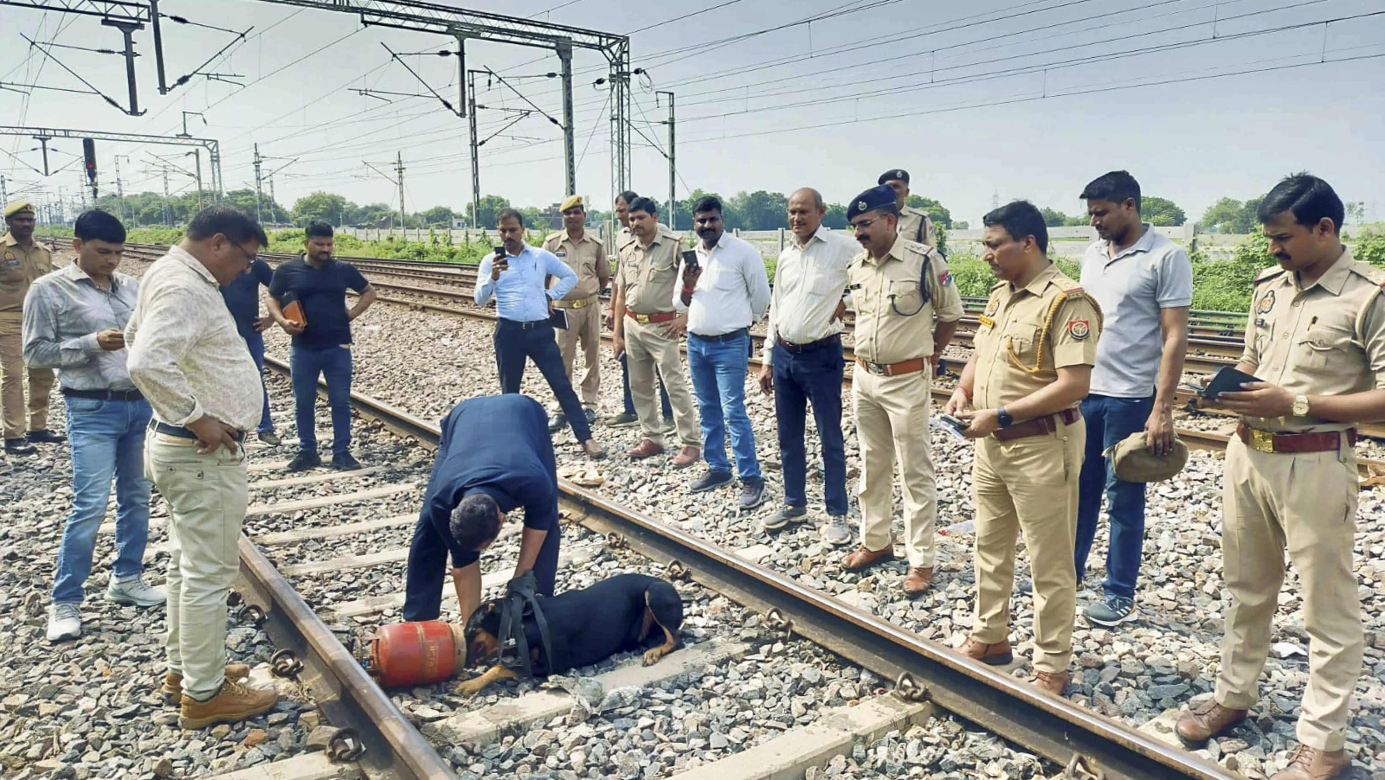 Gas cylinder found on rail track in UP, goods train driver applies emergency brakes