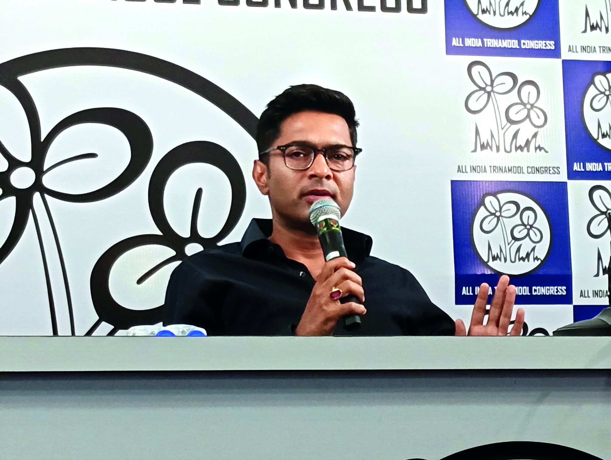 Abhishek extends financial aid to kin of eight fishermen who died in boat capsize Abhishek extends financial aid to kin of eight fishermen who died in boat capsize