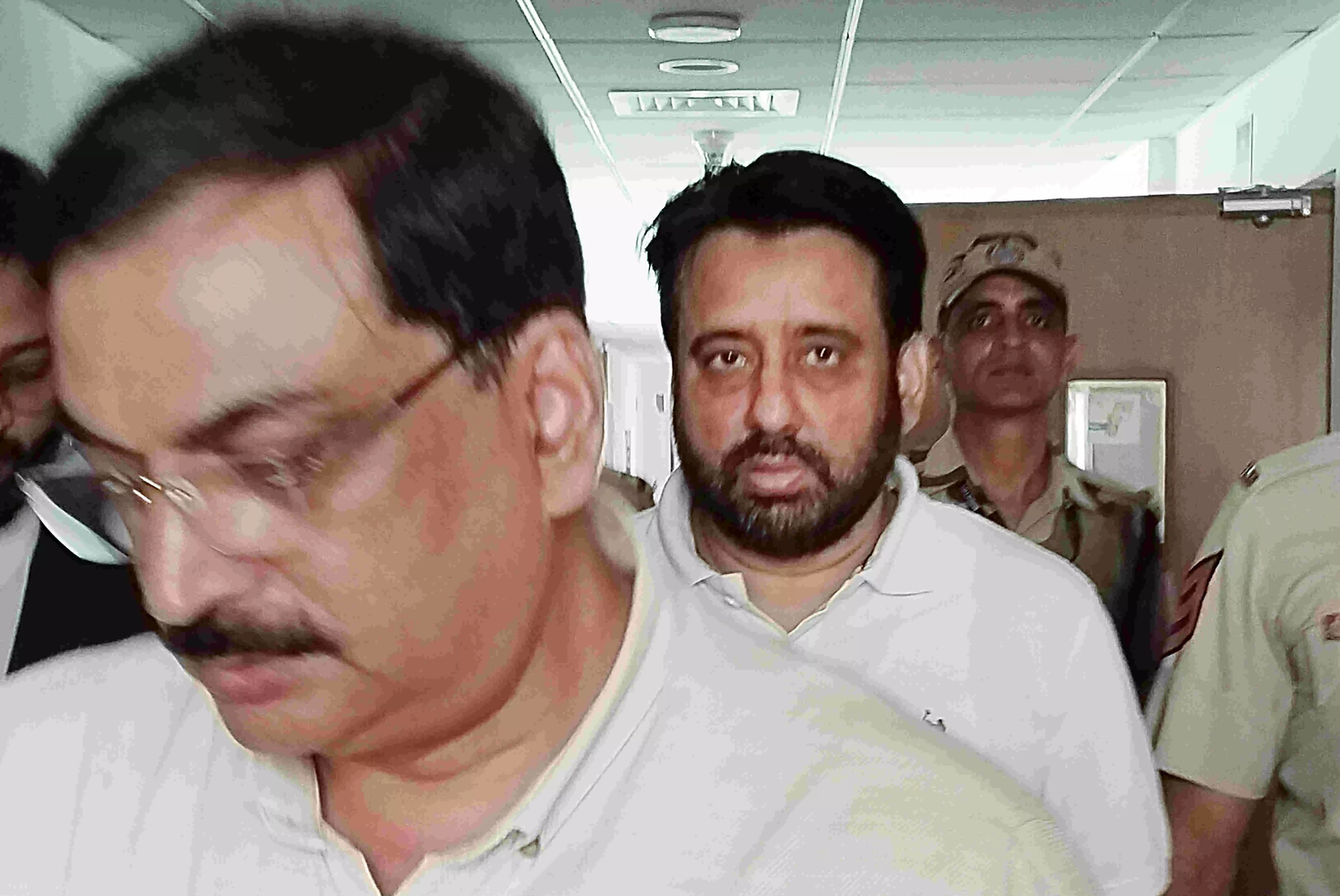 Delhi court extends AAP MLA Amanatullah Khans judicial custody till Oct 7 Delhi court extends AAP MLA Amanatullah Khans judicial custody till Oct 7