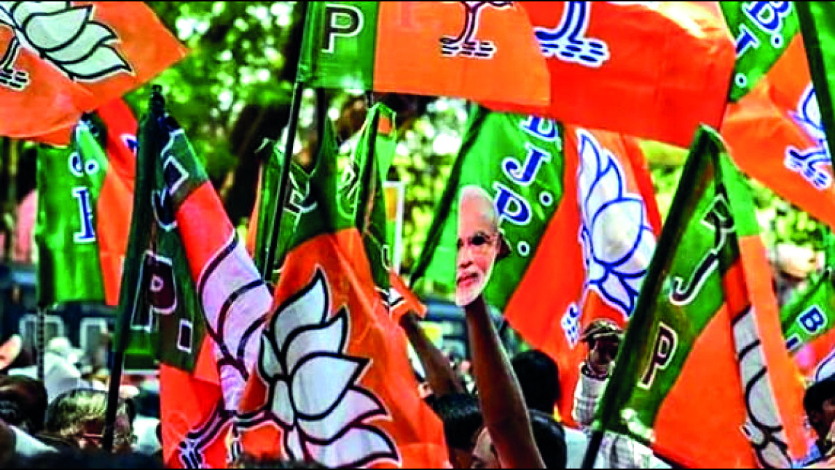 Jolt to AAP as three councillors join BJP