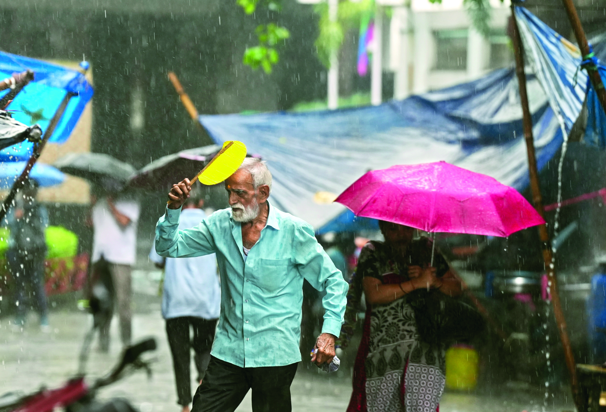 Weather office warns of heavy rain across Bengal till Friday