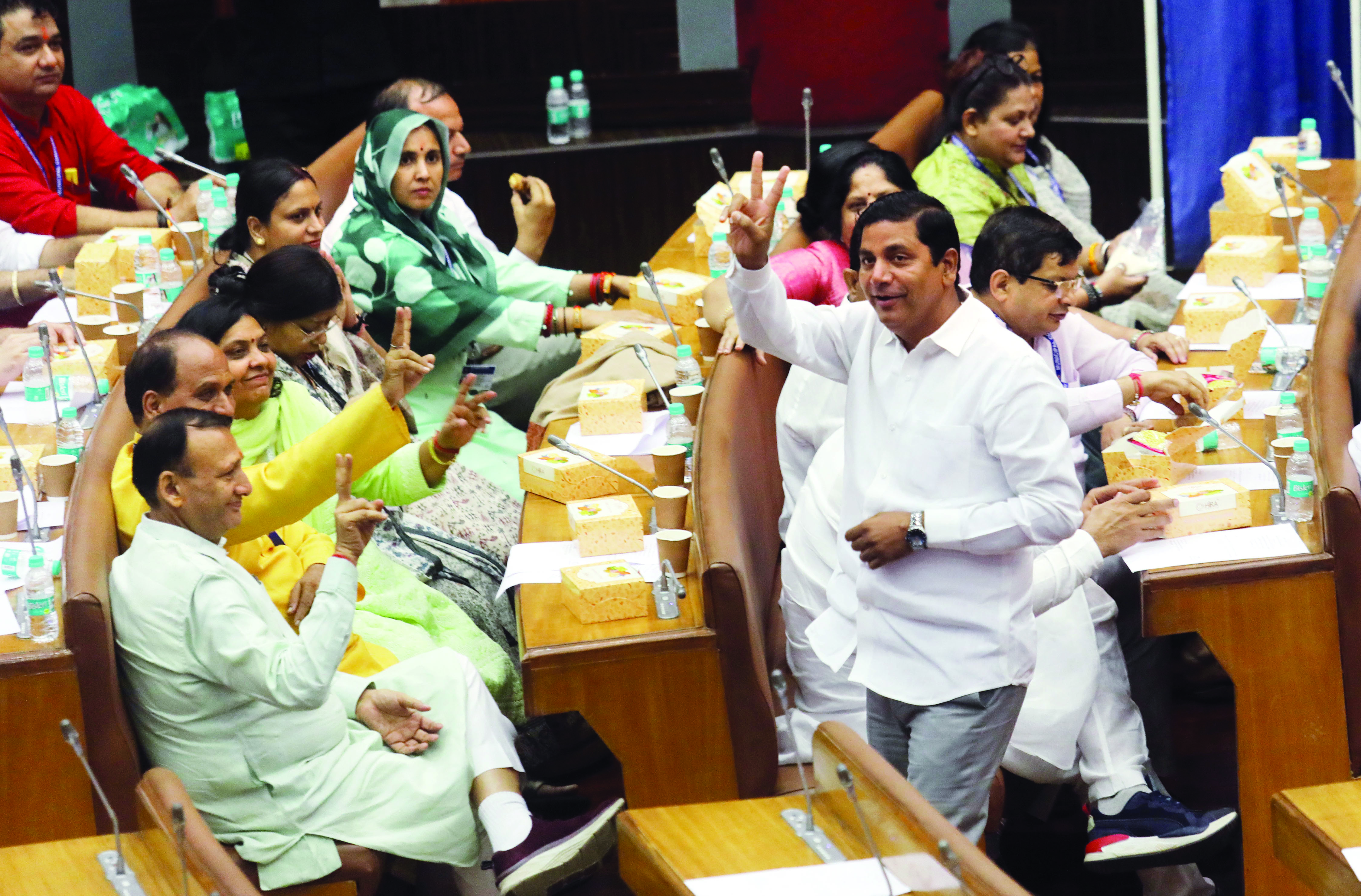 BJP gains majority in MCD panel as AAP, Cong boycott election