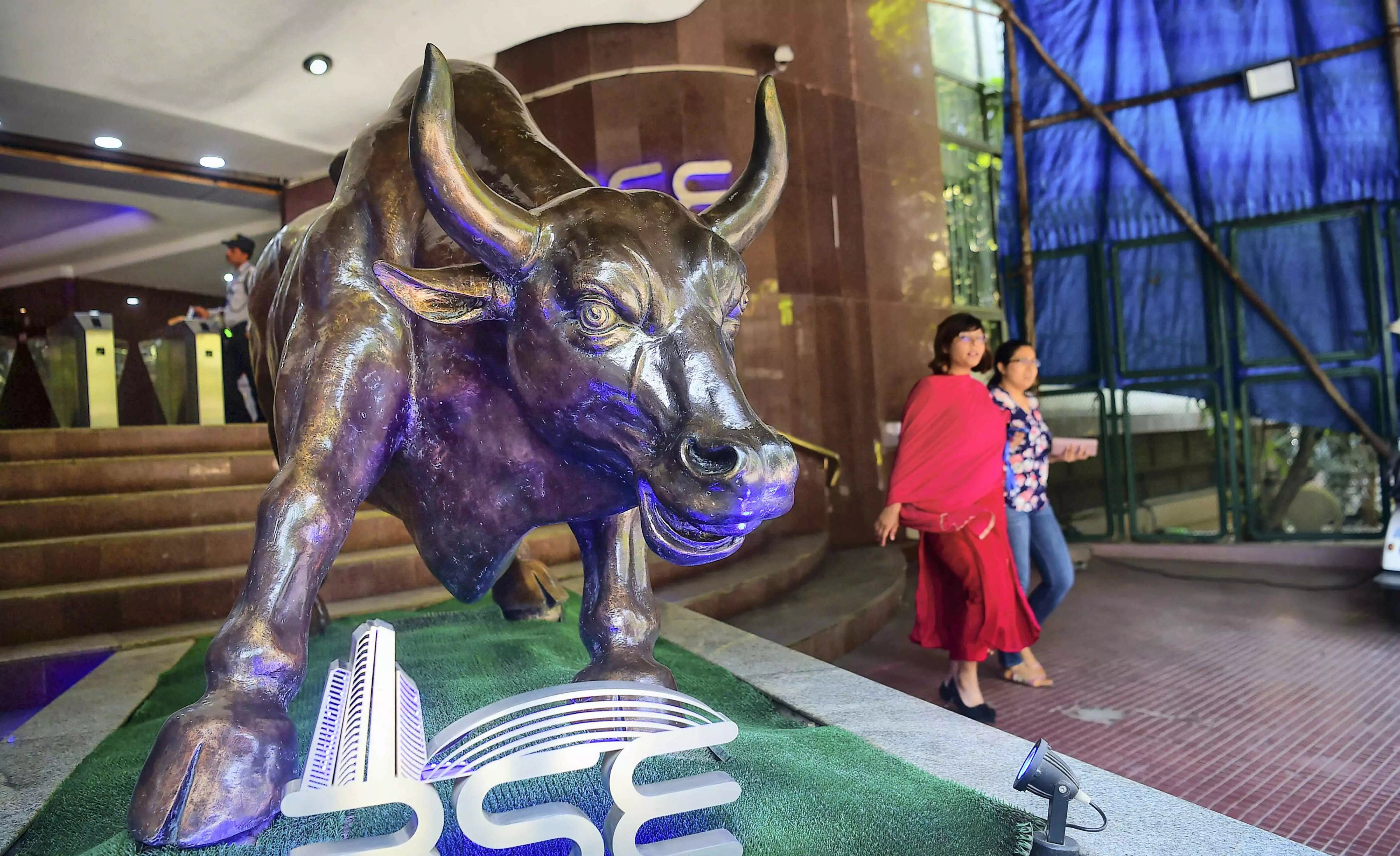 Sensex, Nifty at new record highs on buying in IT stocks, rally in global markets Sensex, Nifty at new record highs on buying in IT stocks, rally in global markets