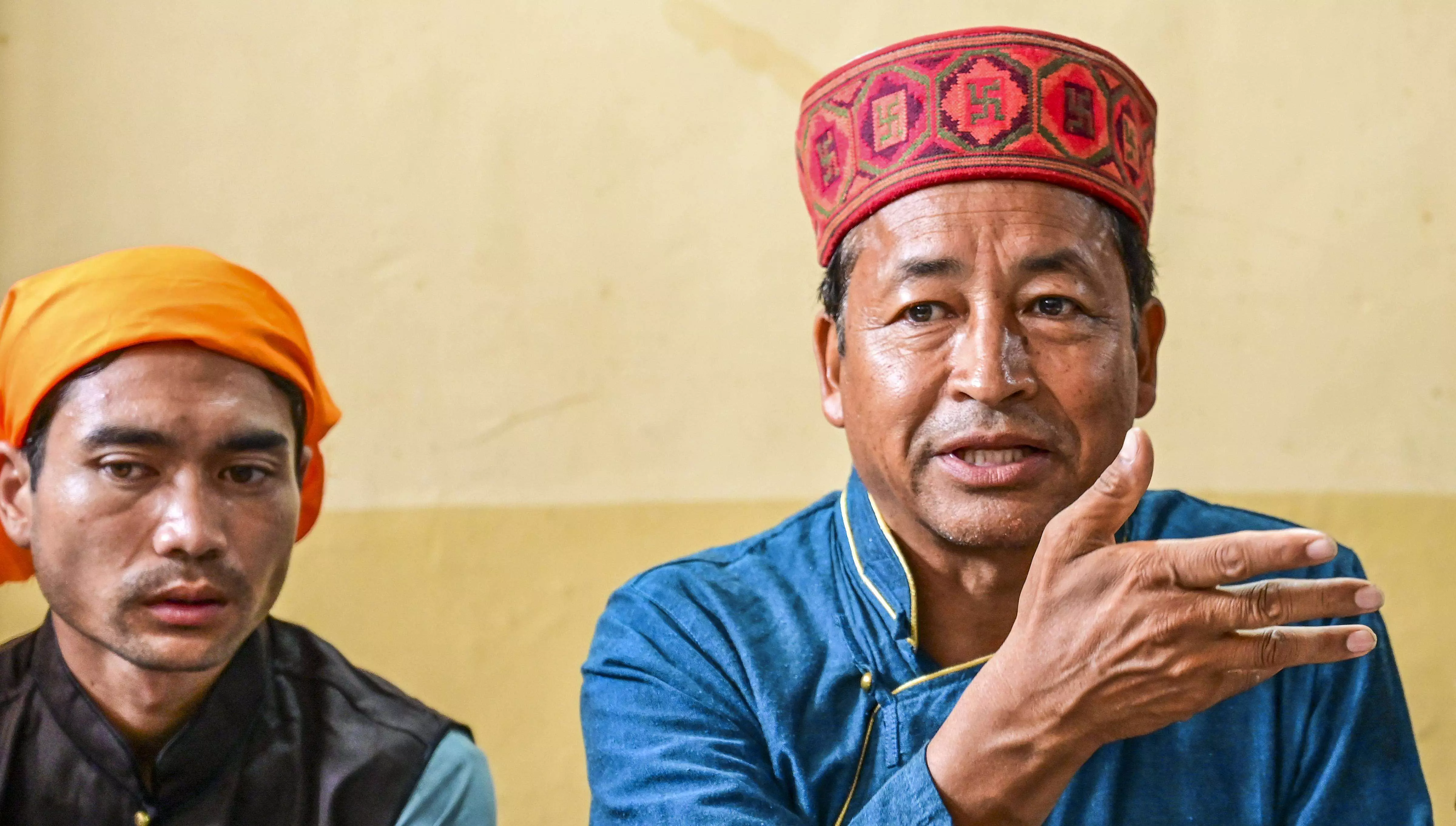 Activist Sonam Wangchuk, others detained at Delhi border launch indefinite fast Activist Sonam Wangchuk, others detained at Delhi border launch indefinite fast