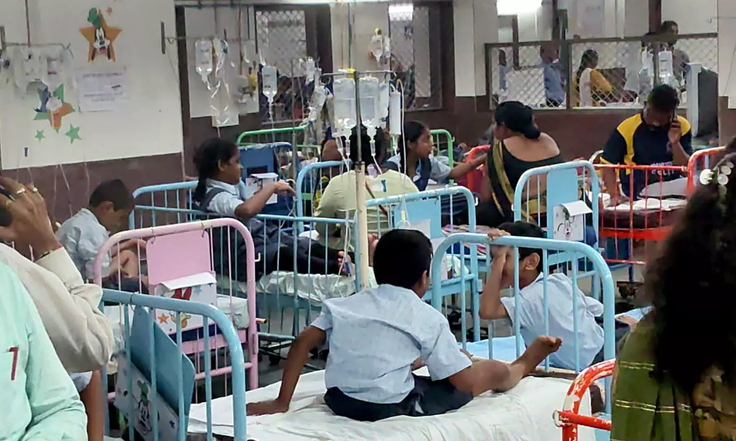 7 more children take ill after having mid-day meal at Thane school; 45 hospitalised so far