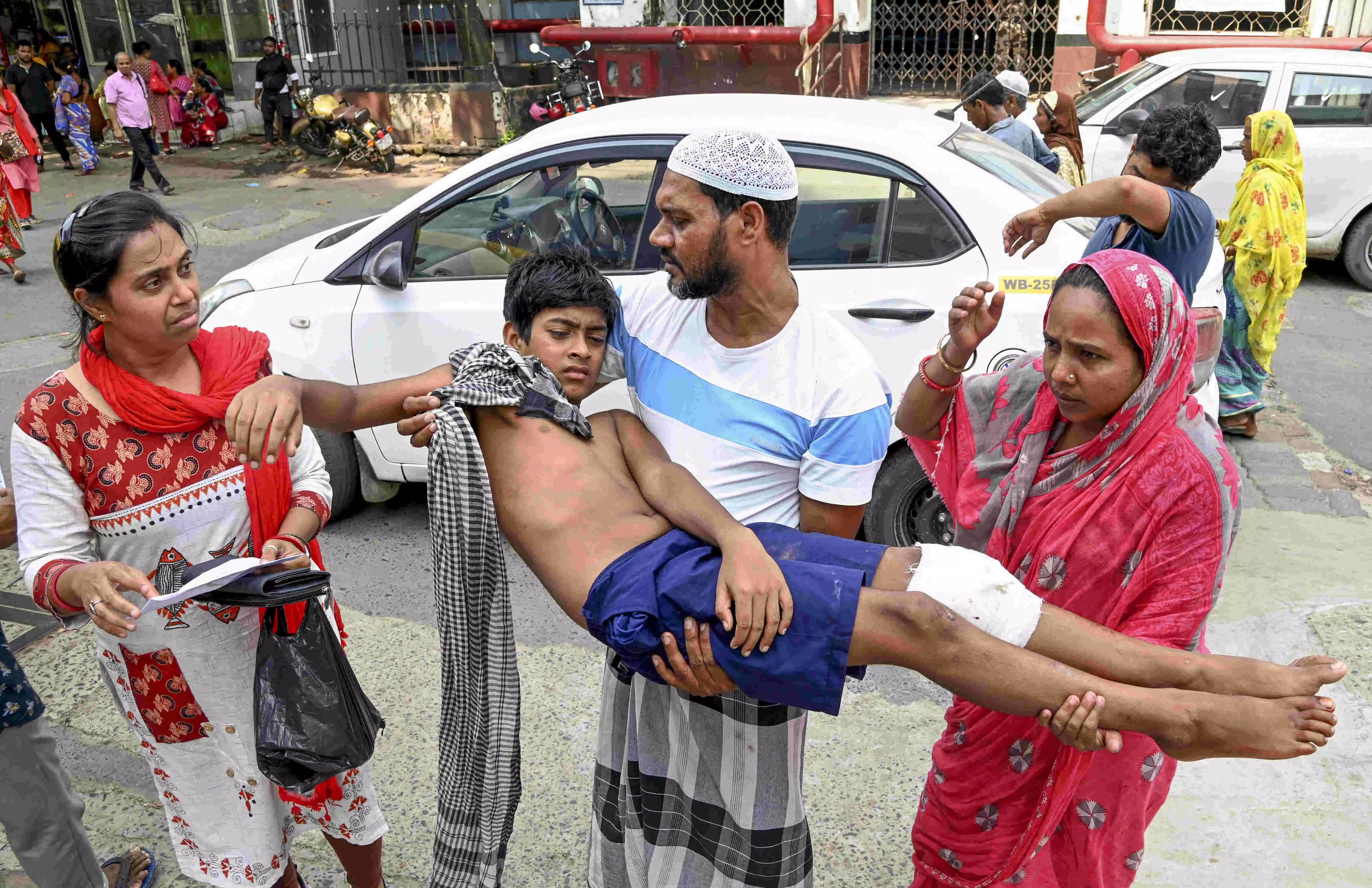 Healthcare services affected in WB as junior doctors continue cease work Healthcare services affected in WB as junior doctors continue cease work