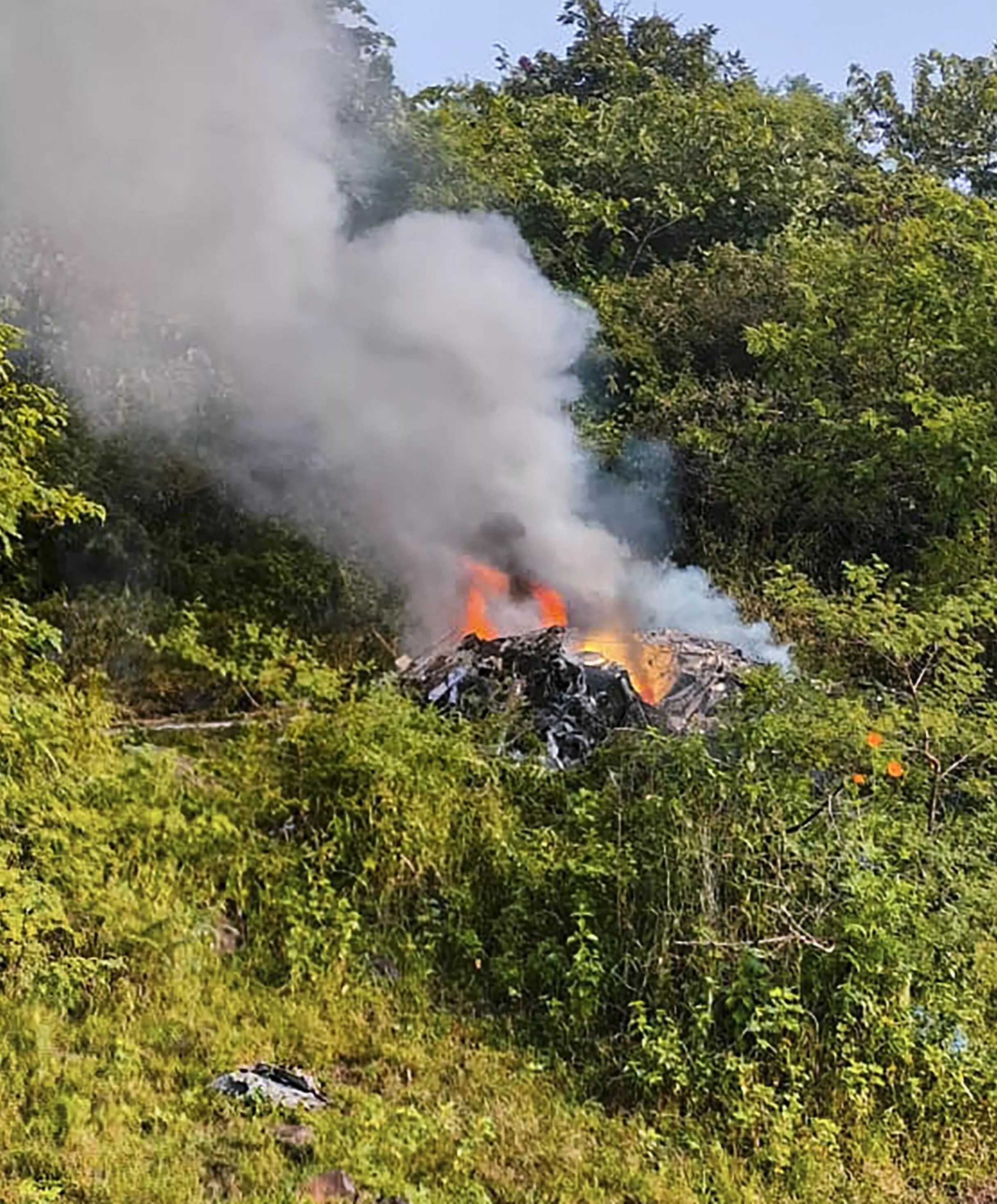 2 pilots among 3 killed as helicopter crashes, bursts into flames in Pune 2 pilots among 3 killed as helicopter crashes, bursts into flames in Pune