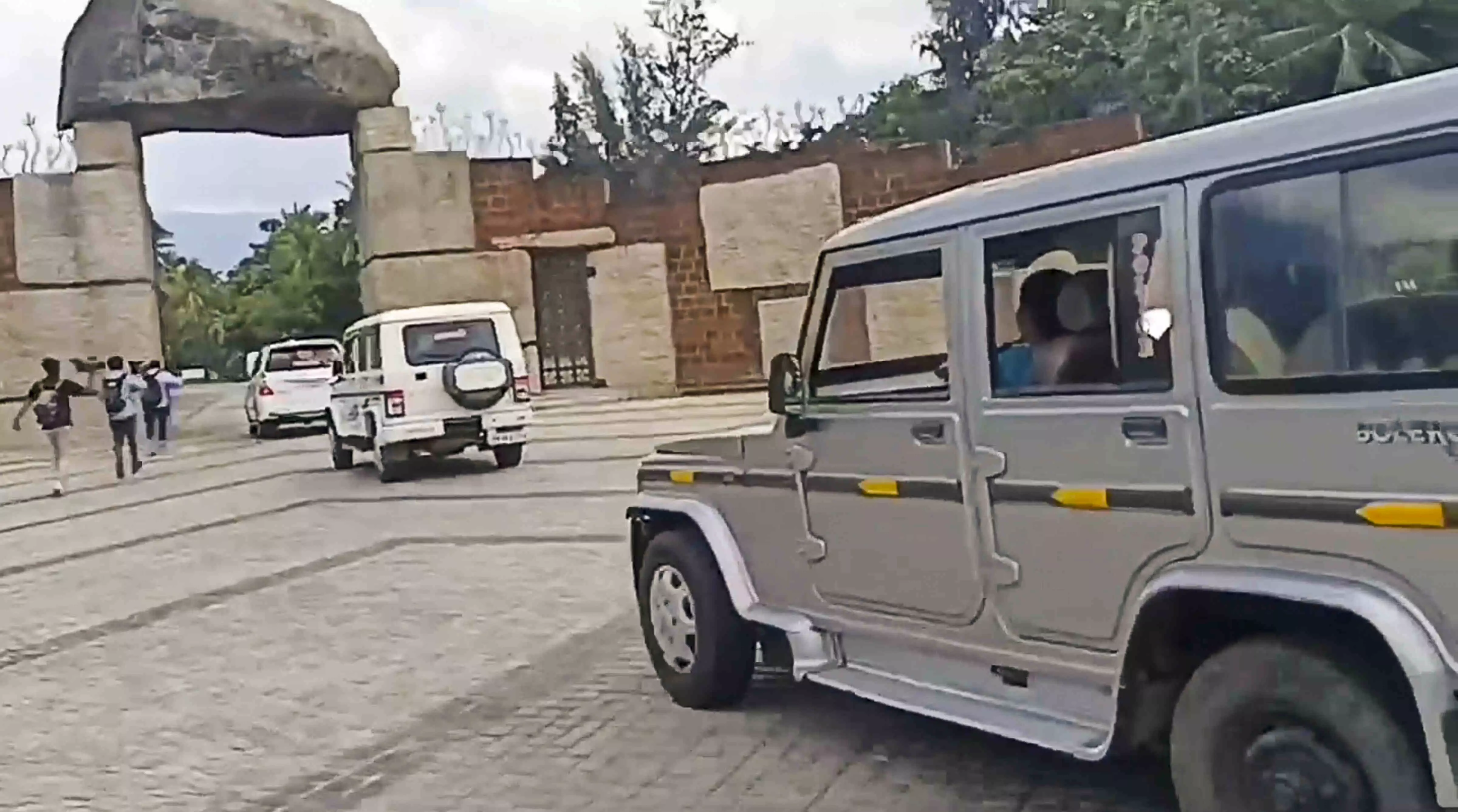 SC transfers plea from HC to itself, asks cops not to take further action in Isha Foundation row SC transfers plea from HC to itself, asks cops not to take further action in Isha Foundation row