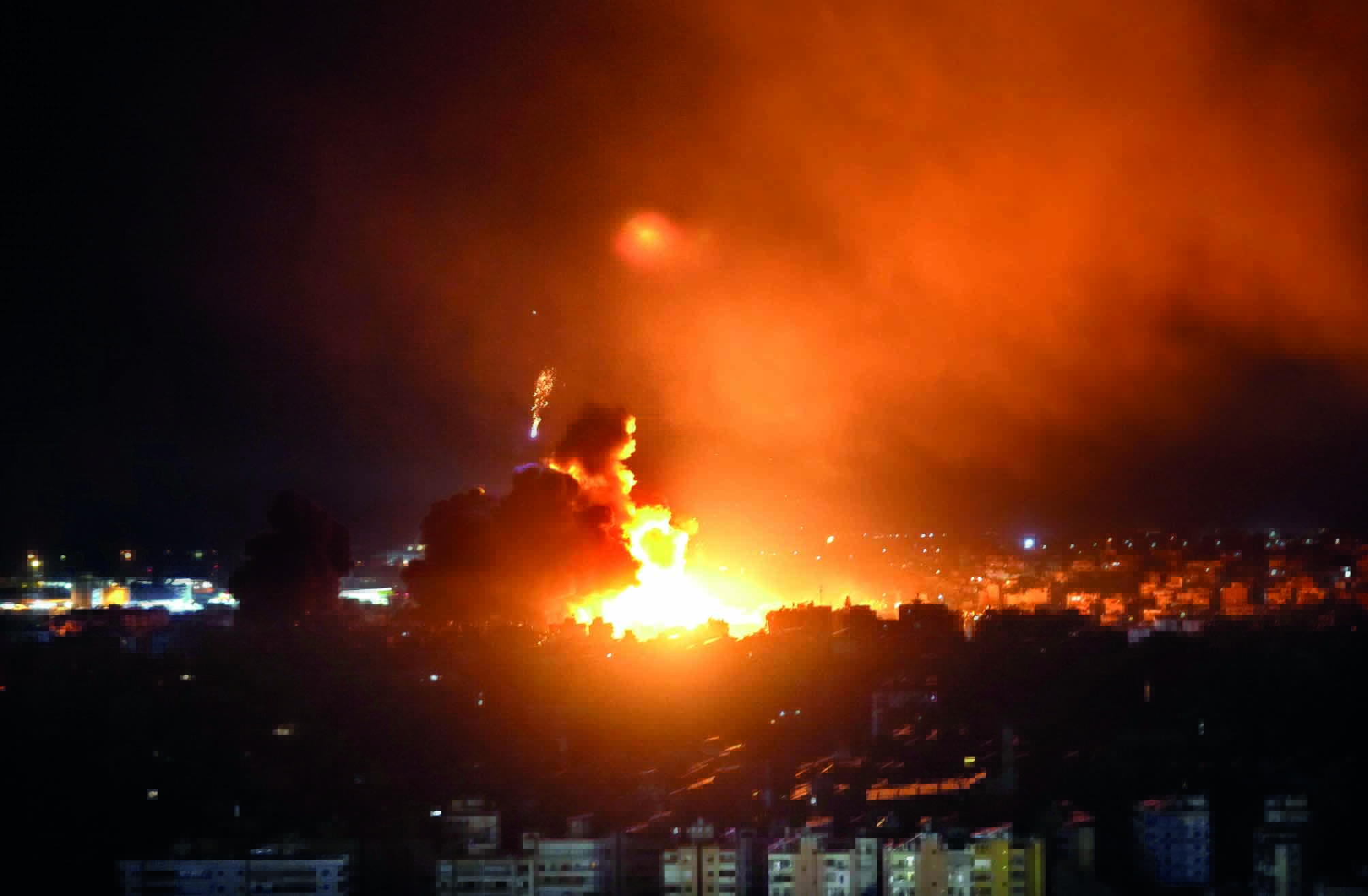 Israeli airstrikes rock Beirut & cut off key crossing into Syria