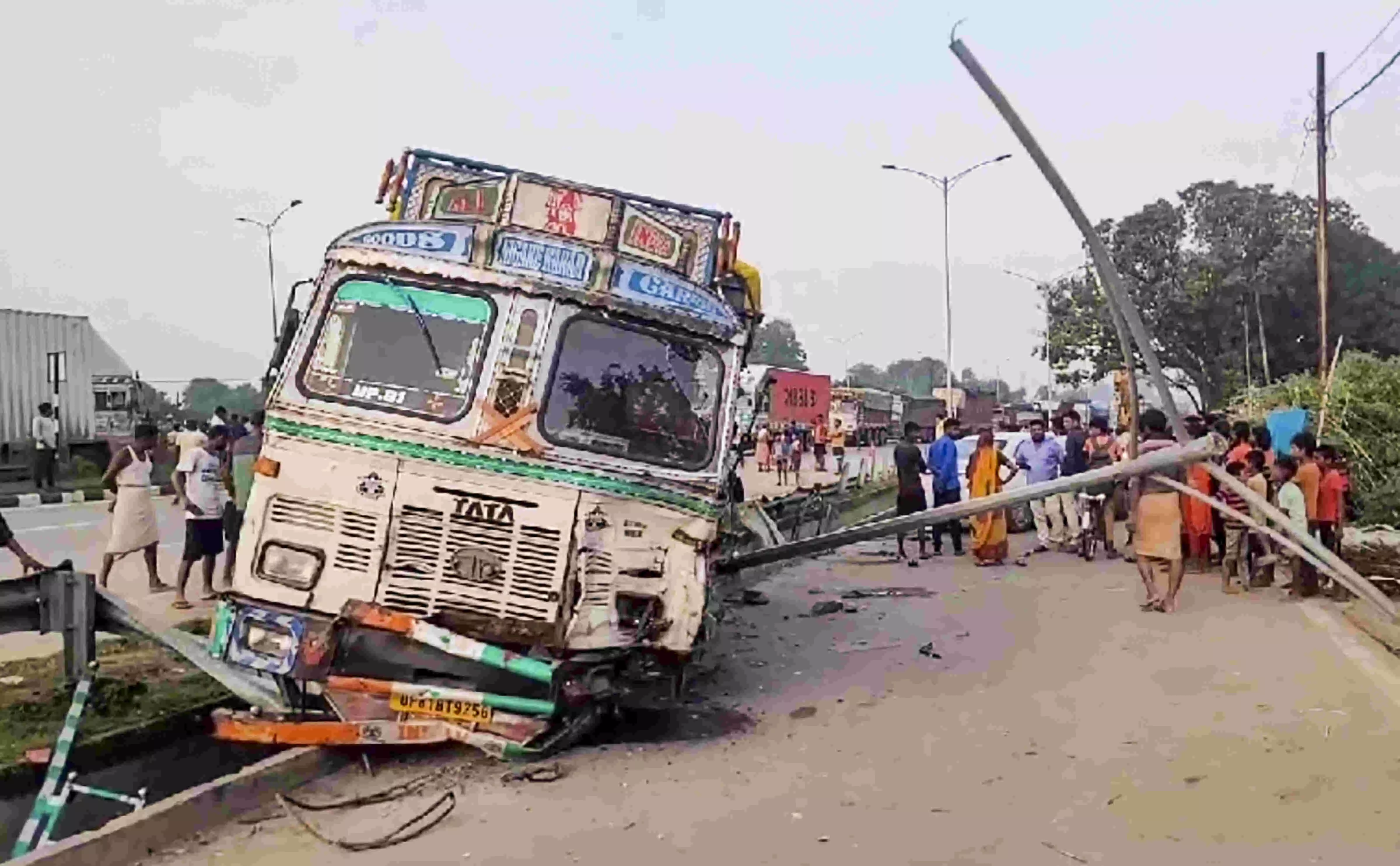 Truck hits tractor trolley in Mirzapur, 10 labourers killed, 3 injured