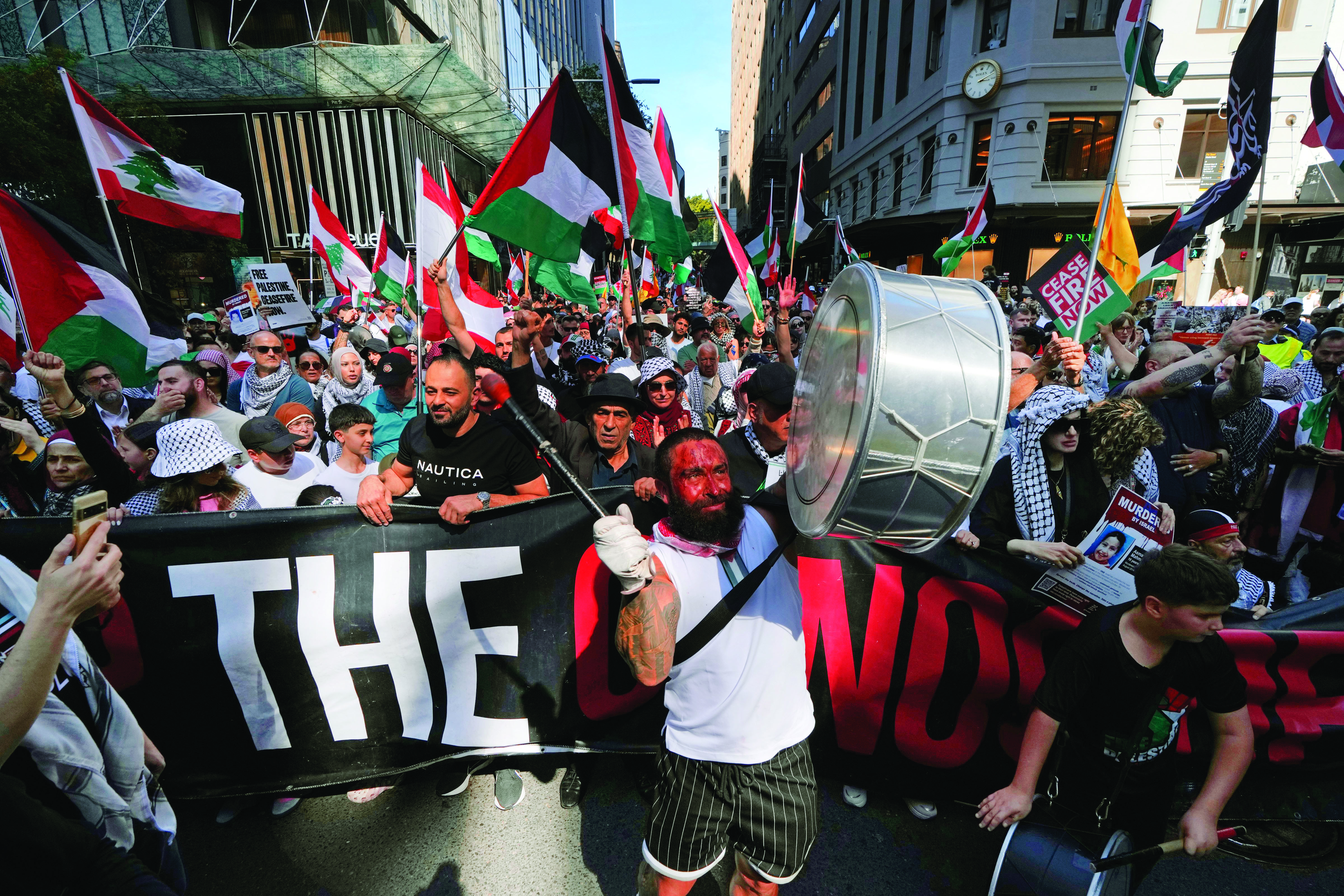 Pro-Palestinian and pro-Israeli crowds rally across world