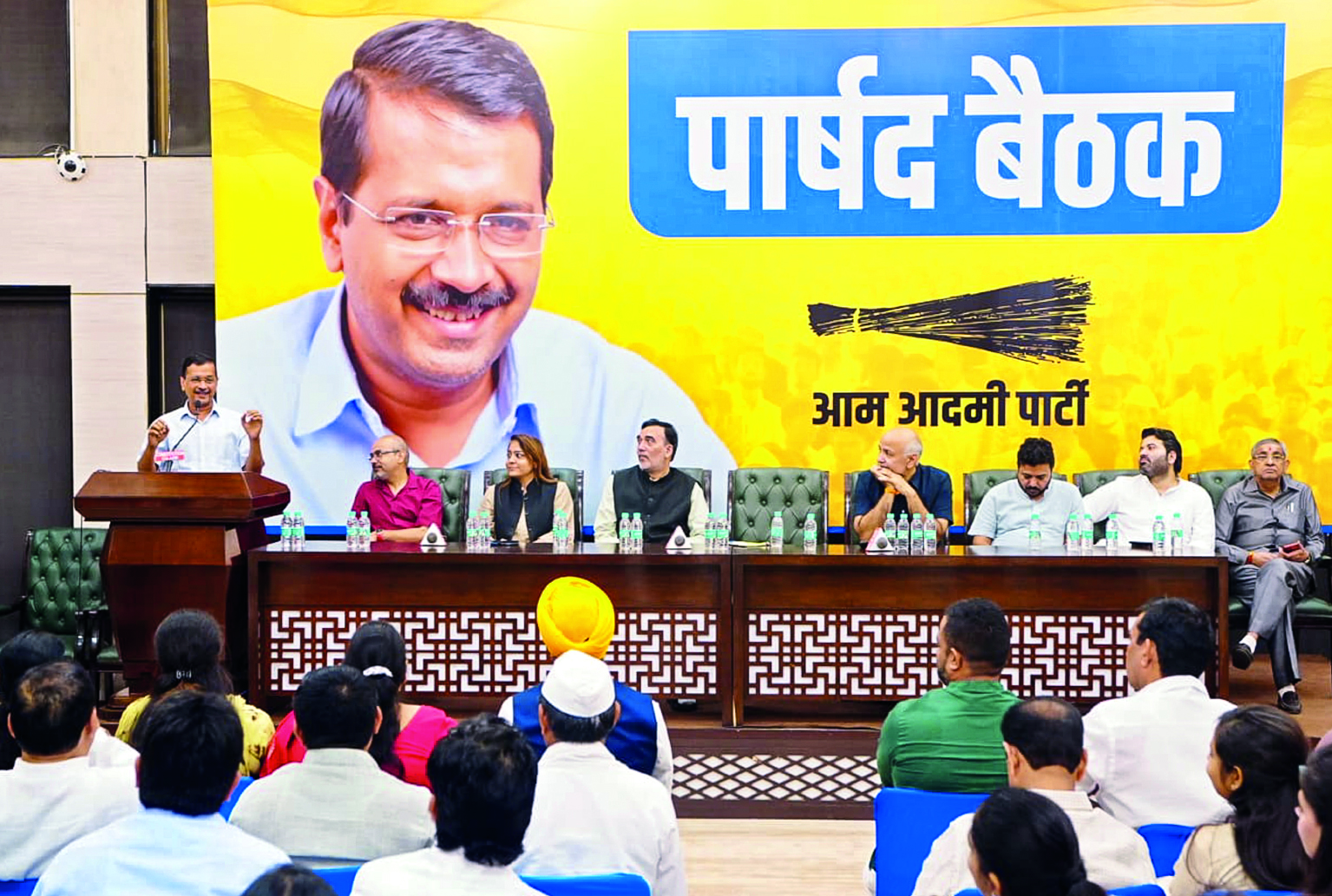 ‘Prioritise garbage collection, cleanliness of city to win polls’