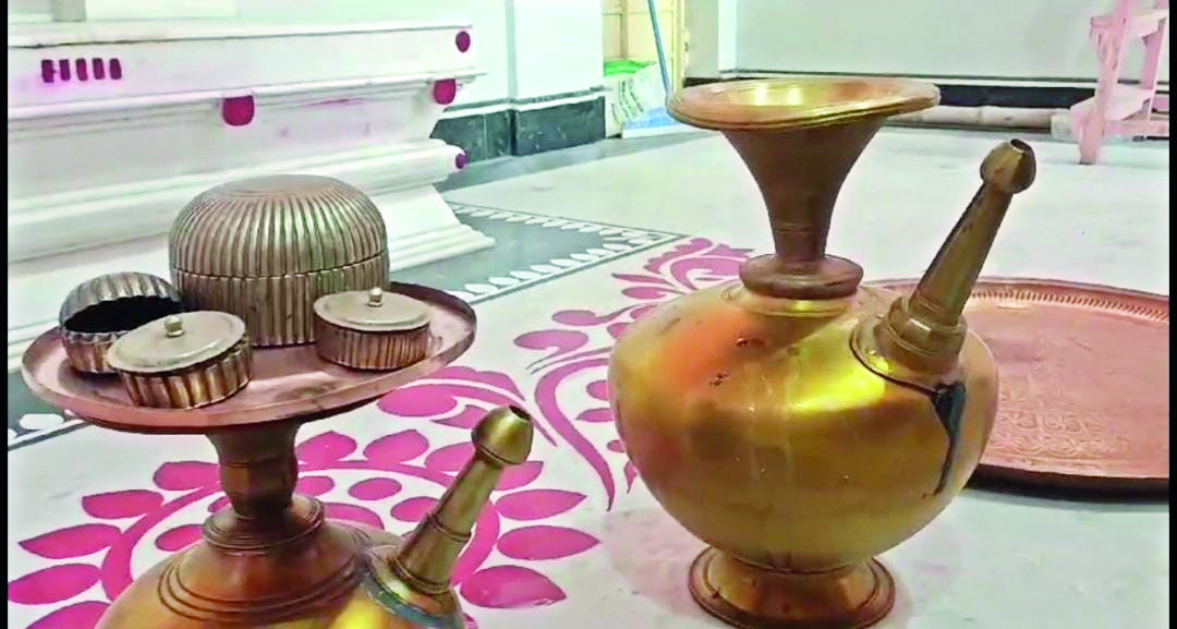 Malda: 400-year-old Durga Puja performed with brass utensils