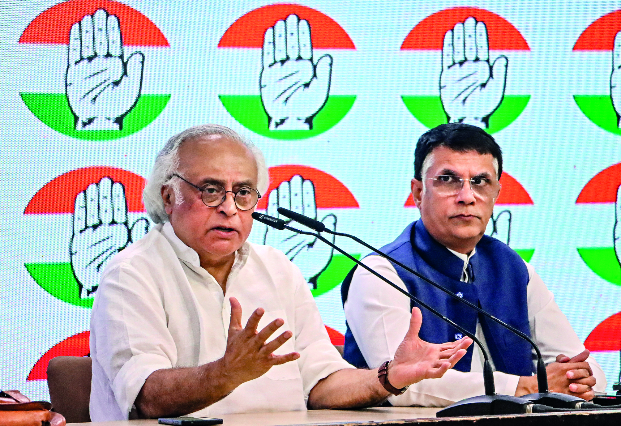 Now, Cong candidates claim battery issue in EVMs