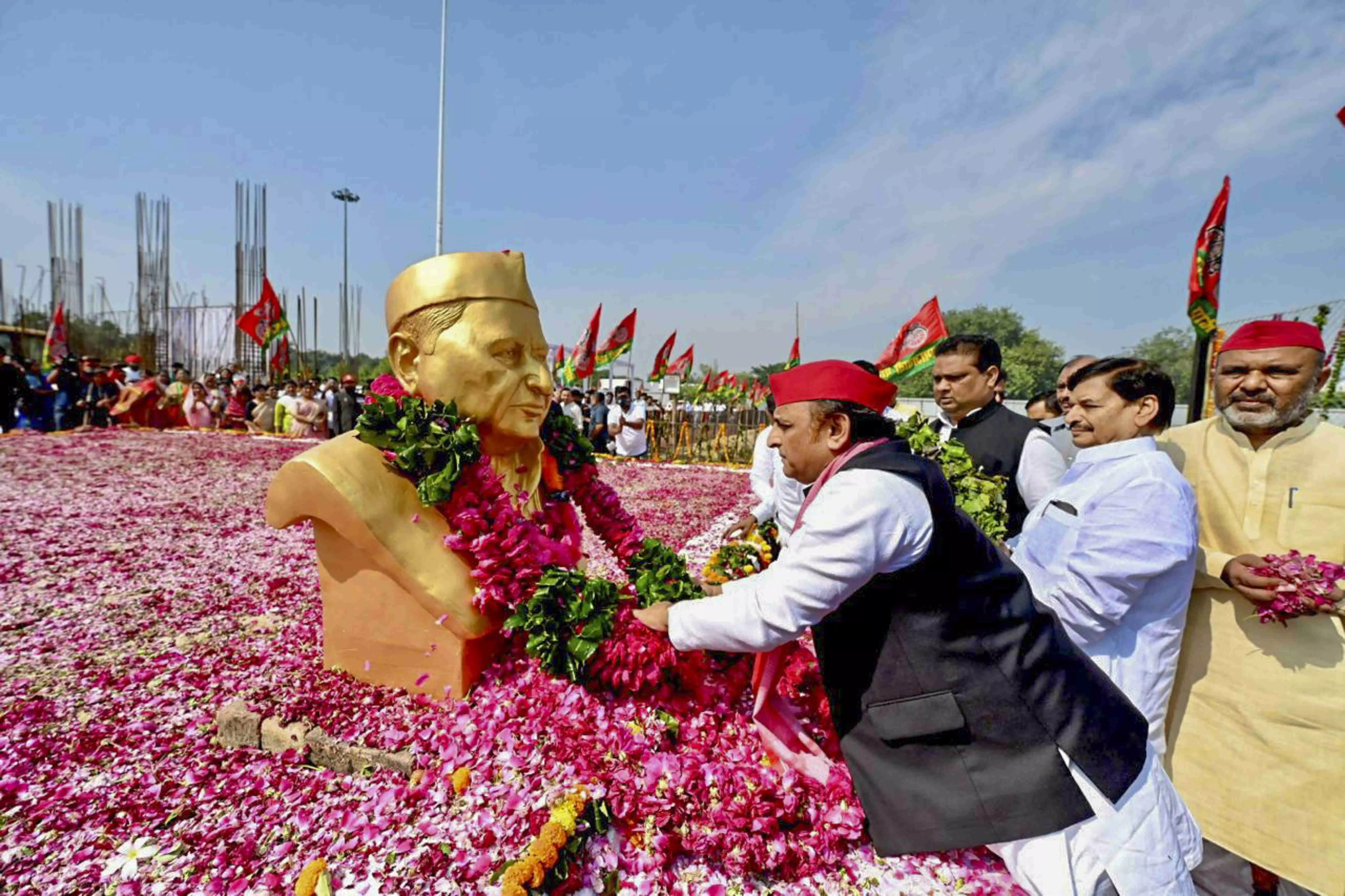 Advised against visiting JPNIC, defiant Akhilesh garlands JP Narayans bust outside residence