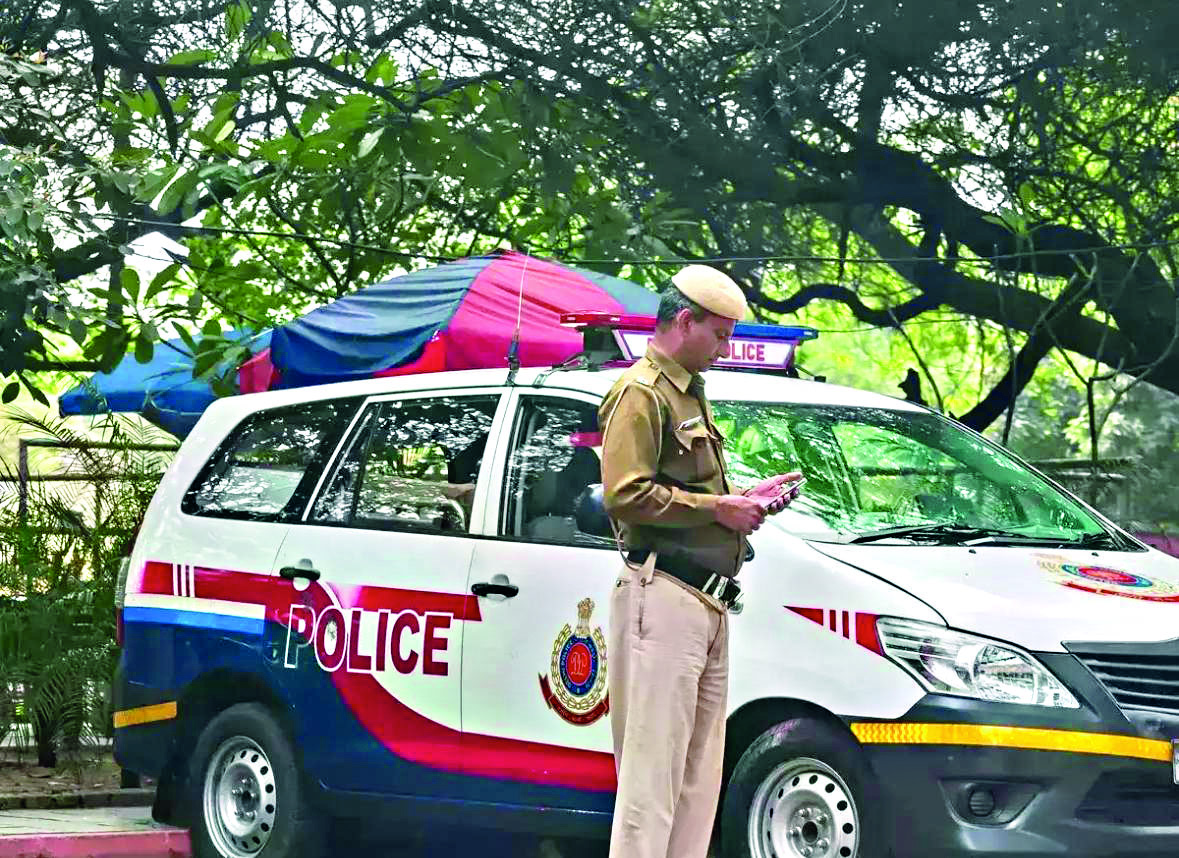 Delhi’s Rs 7,000-cr drugs haul: LOCs issued against 6 including UK national Delhi’s Rs 7,000-cr drugs haul: LOCs issued against 6 including UK national