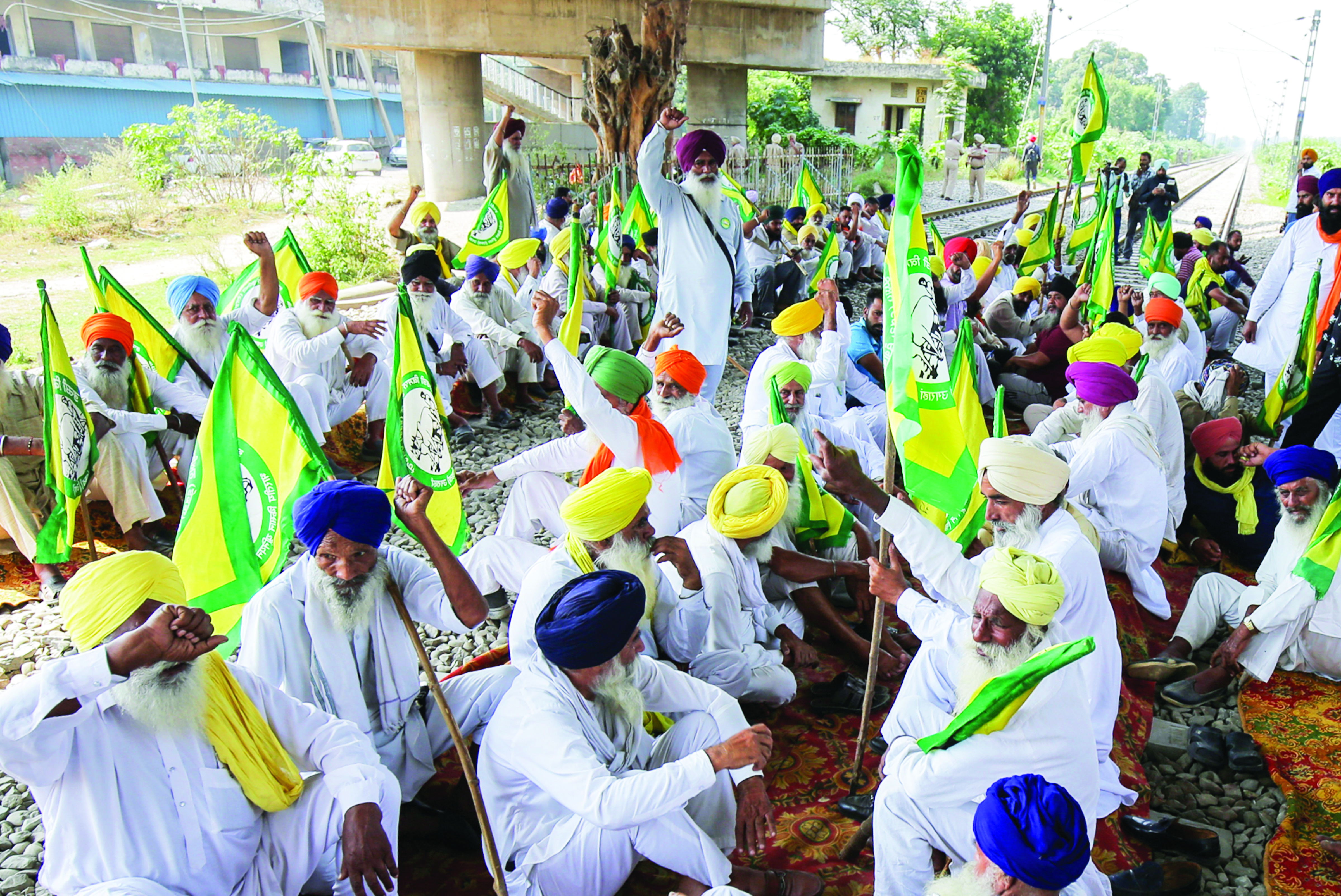 Farmers block roads, squat on railway tracks to protest ‘tardy’ paddy procurement Farmers block roads, squat on railway tracks to protest ‘tardy’ paddy procurement