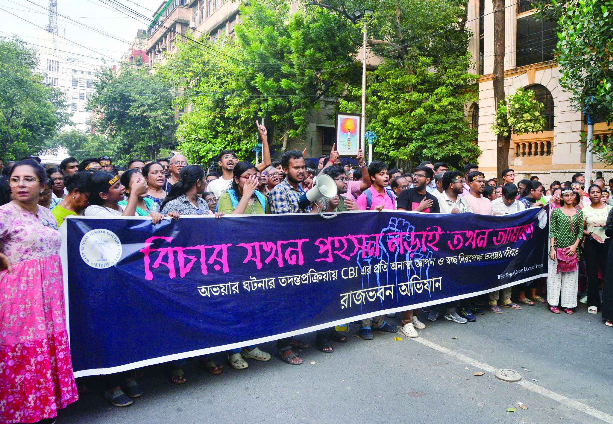 Junior doctors continue hunger strike as talks with Chief Secy remain inconclusive Junior doctors continue hunger strike as talks with Chief Secy remain inconclusive