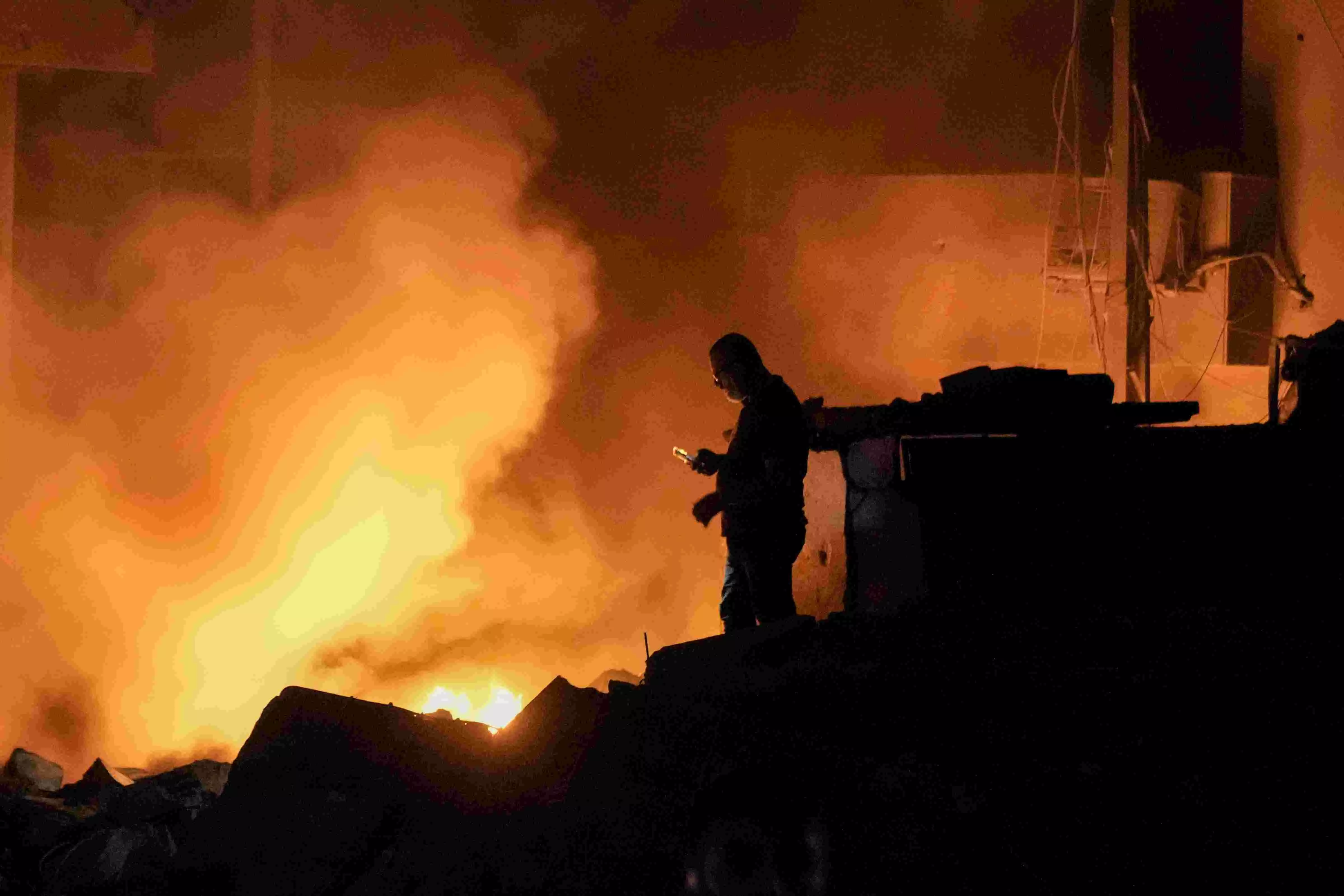 Israeli strike on hospital tent camp kills 4, ignites fire that burns dozens Israeli strike on hospital tent camp kills 4, ignites fire that burns dozens