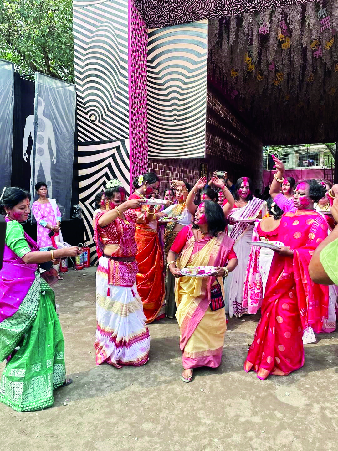Widows & people from third gender perform ‘Sindoor Khela’ Widows & people from third gender perform ‘Sindoor Khela’