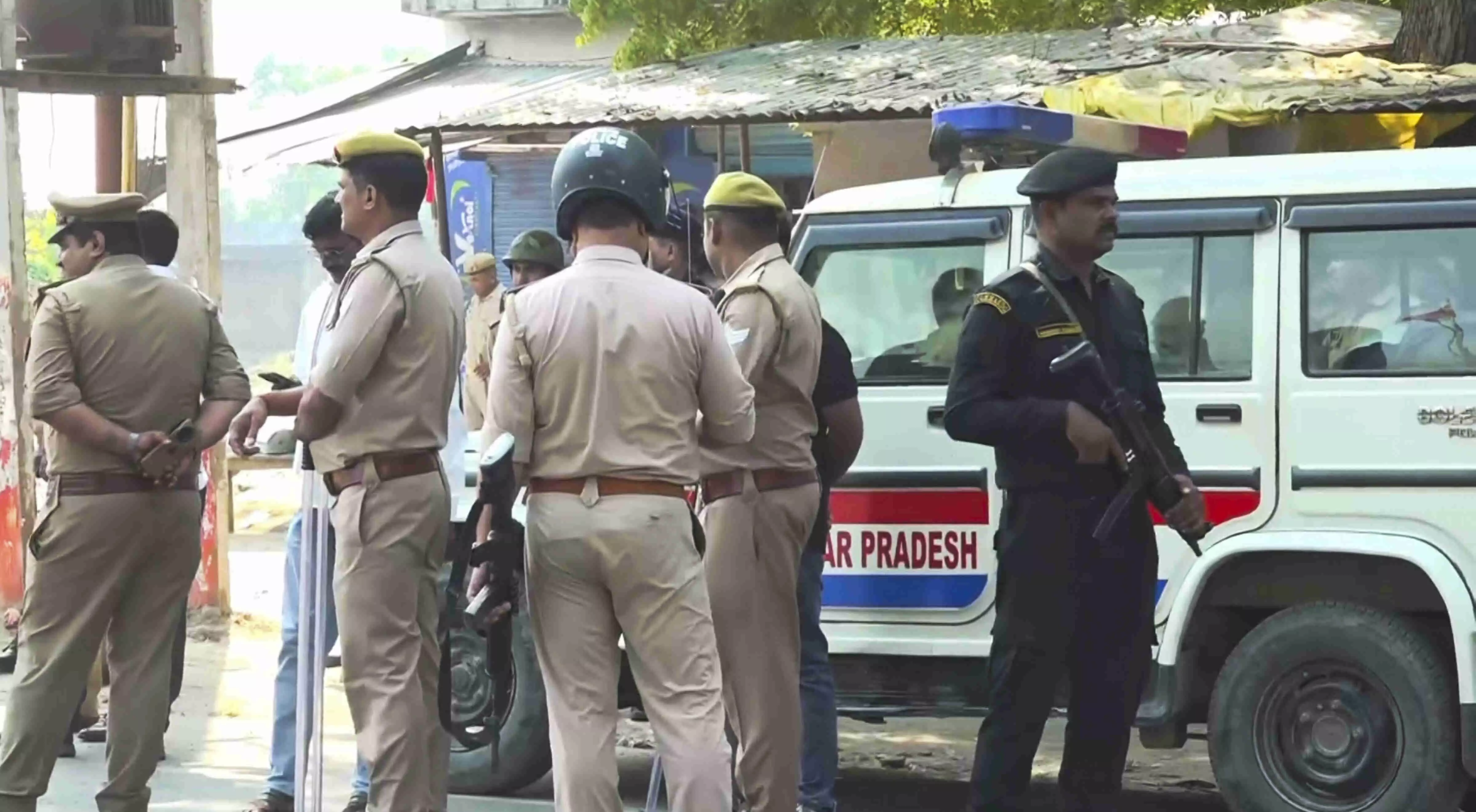 Bahraich: Market stays shut for second day, locals inside home without internet