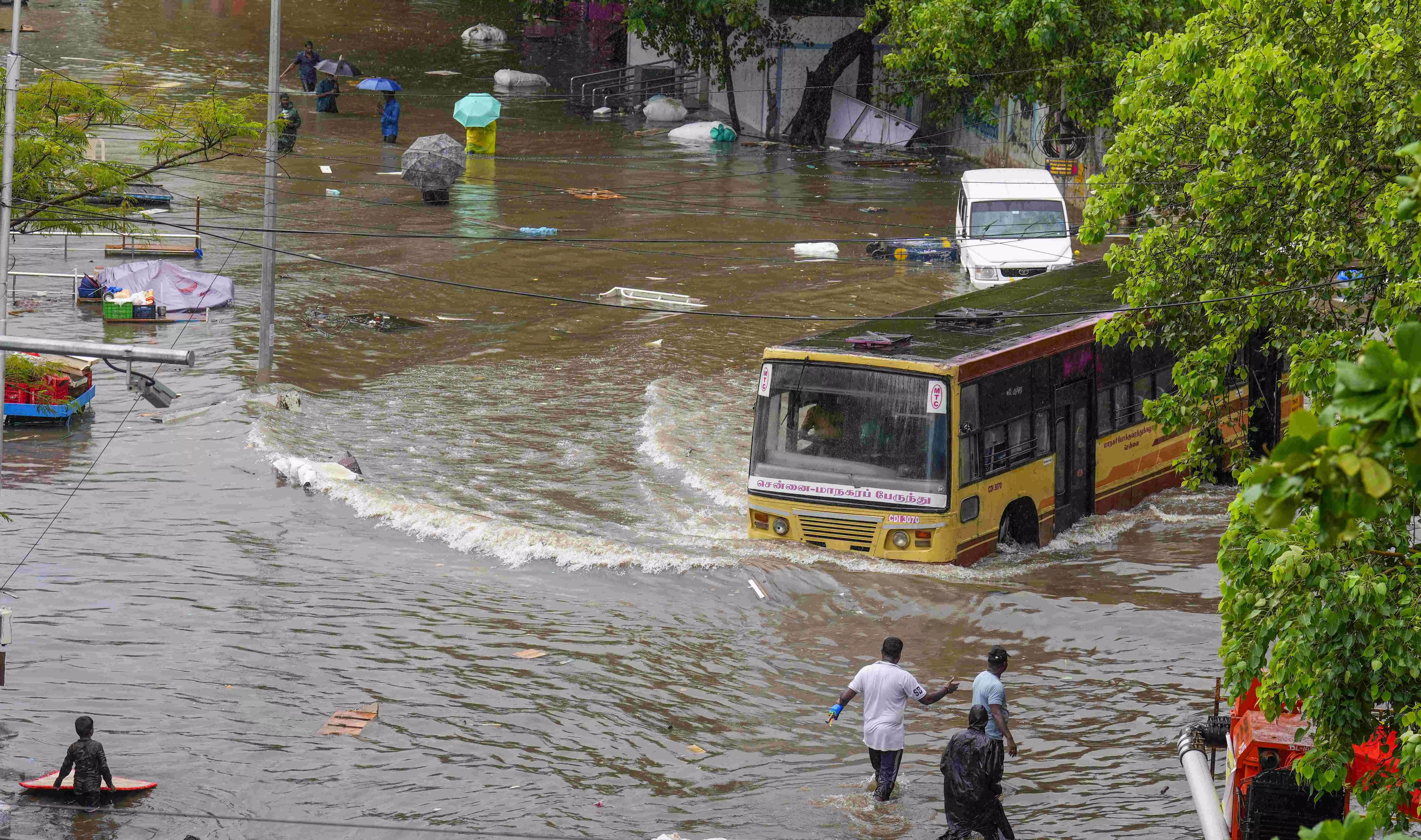 Chennai drenched by extremely heavy rainfall as dams fill up fast Chennai drenched by extremely heavy rainfall as dams fill up fast