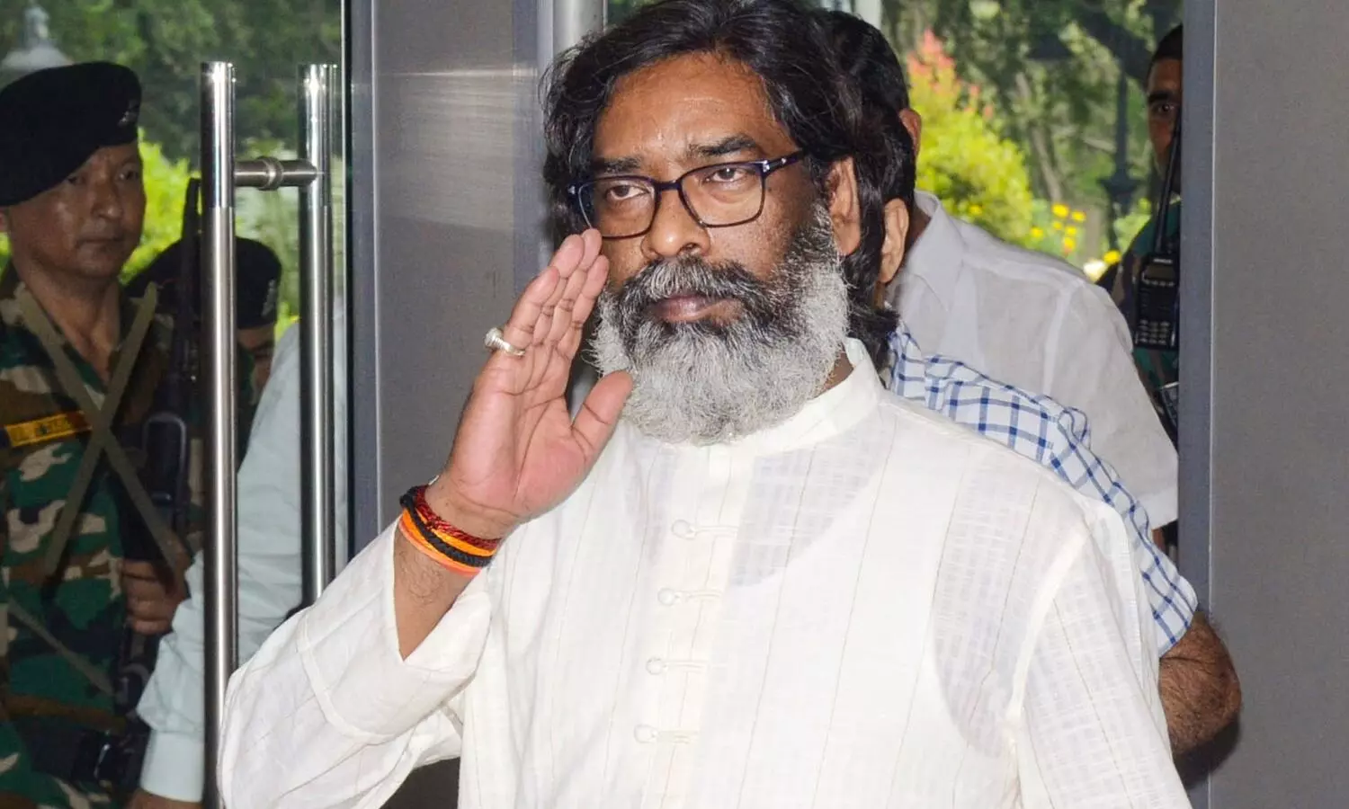 BJP plundered Jharkhand for 20 yrs: Hemant Soren BJP plundered Jharkhand for 20 yrs: Hemant Soren