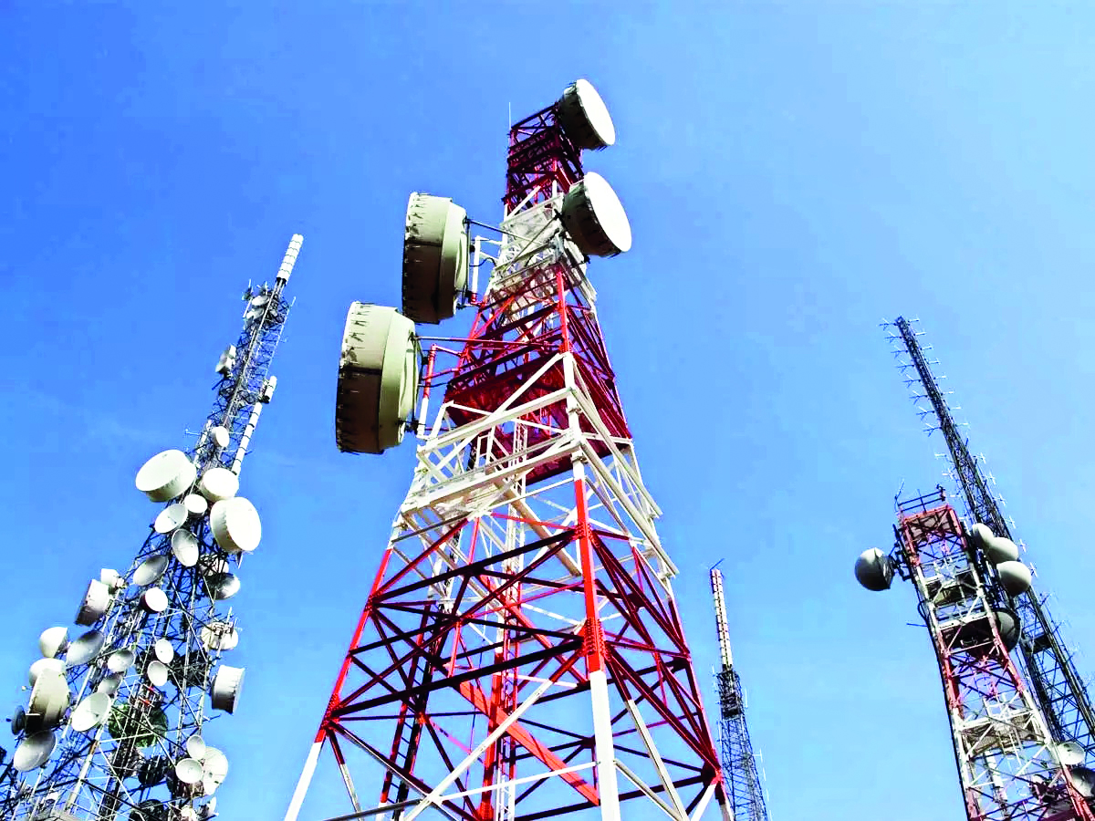 Revenue of telcos likely to cross `5 lakh cr in 2 years : DoT official Revenue of telcos likely to cross `5 lakh cr in 2 years : DoT official