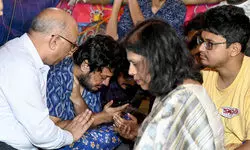 Meeting between CM and junior doctors begins to resolve RG Kar hospital impasse Meeting between CM and junior doctors begins to resolve RG Kar hospital impasse