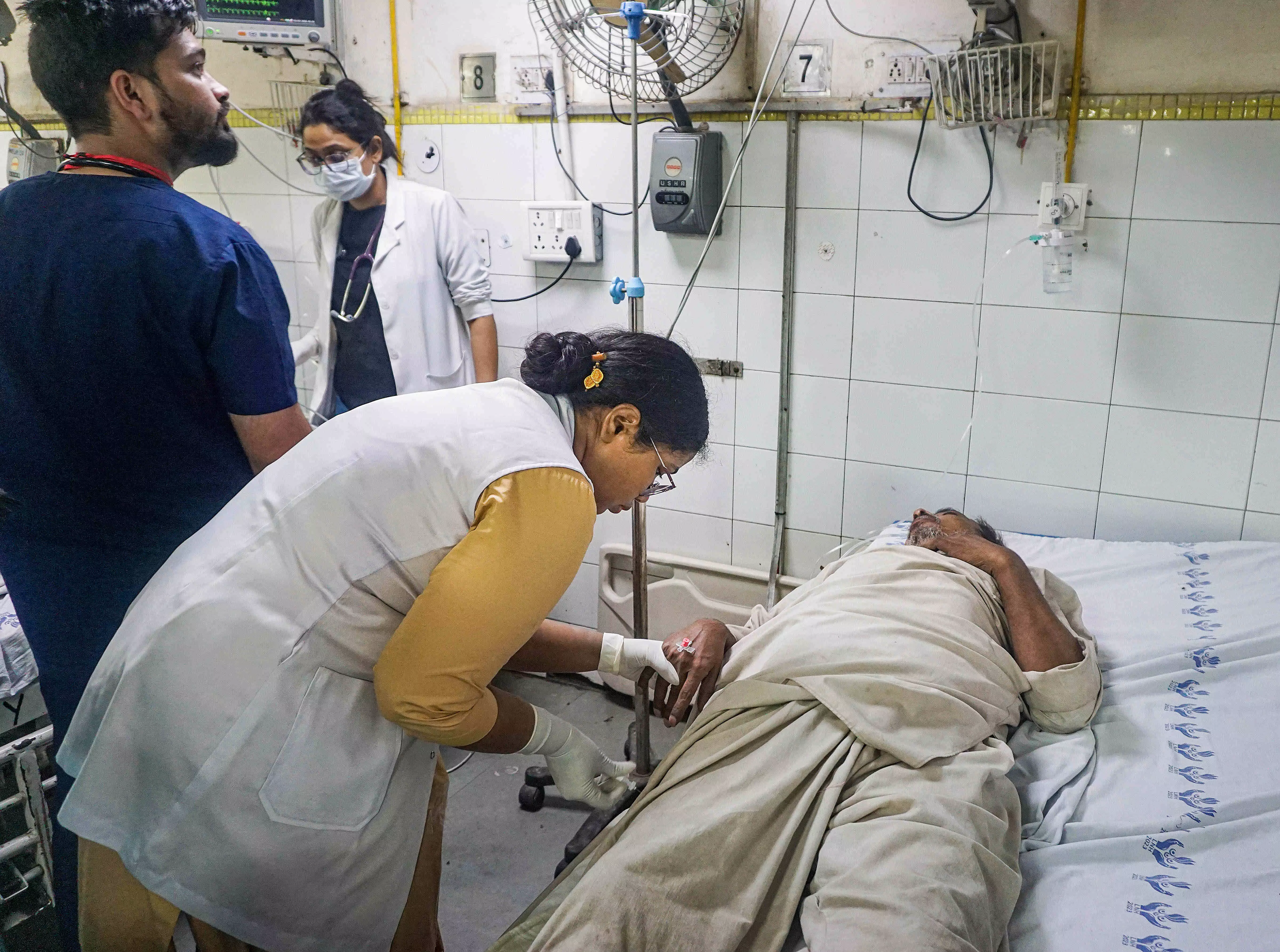 Delhi hospitals report 30-40 pc spike in respiratory cases as city grapples with rising pollution Delhi hospitals report 30-40 pc spike in respiratory cases as city grapples with rising pollution