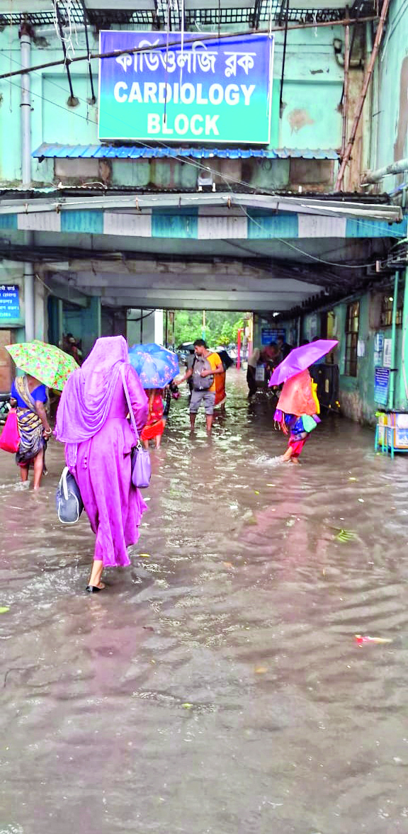‘Dana’ triggers deluge, causes severe flooding across South Bengal ‘Dana’ triggers deluge, causes severe flooding across South Bengal