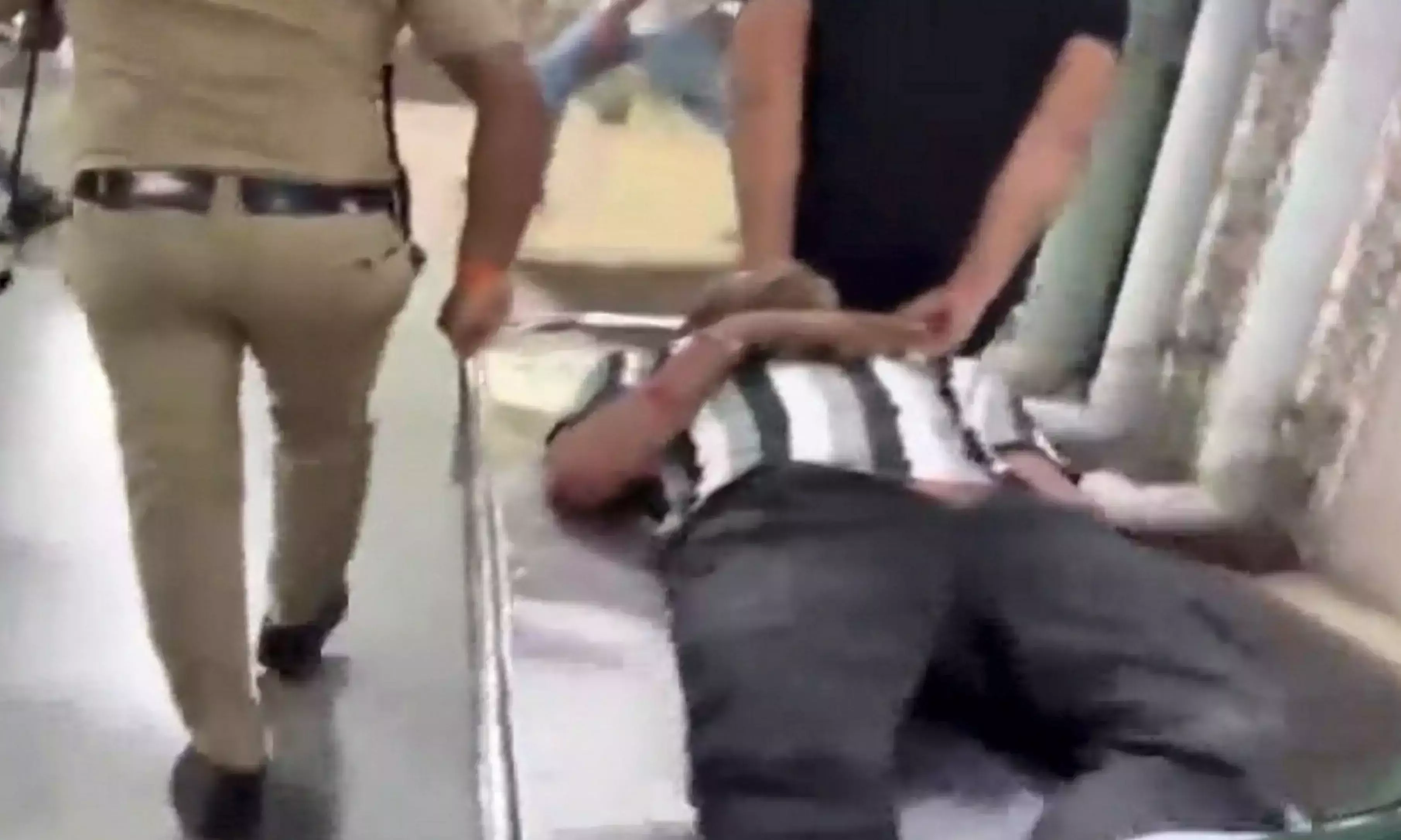 9 persons injured in stampede at Mumbais Bandra railway station