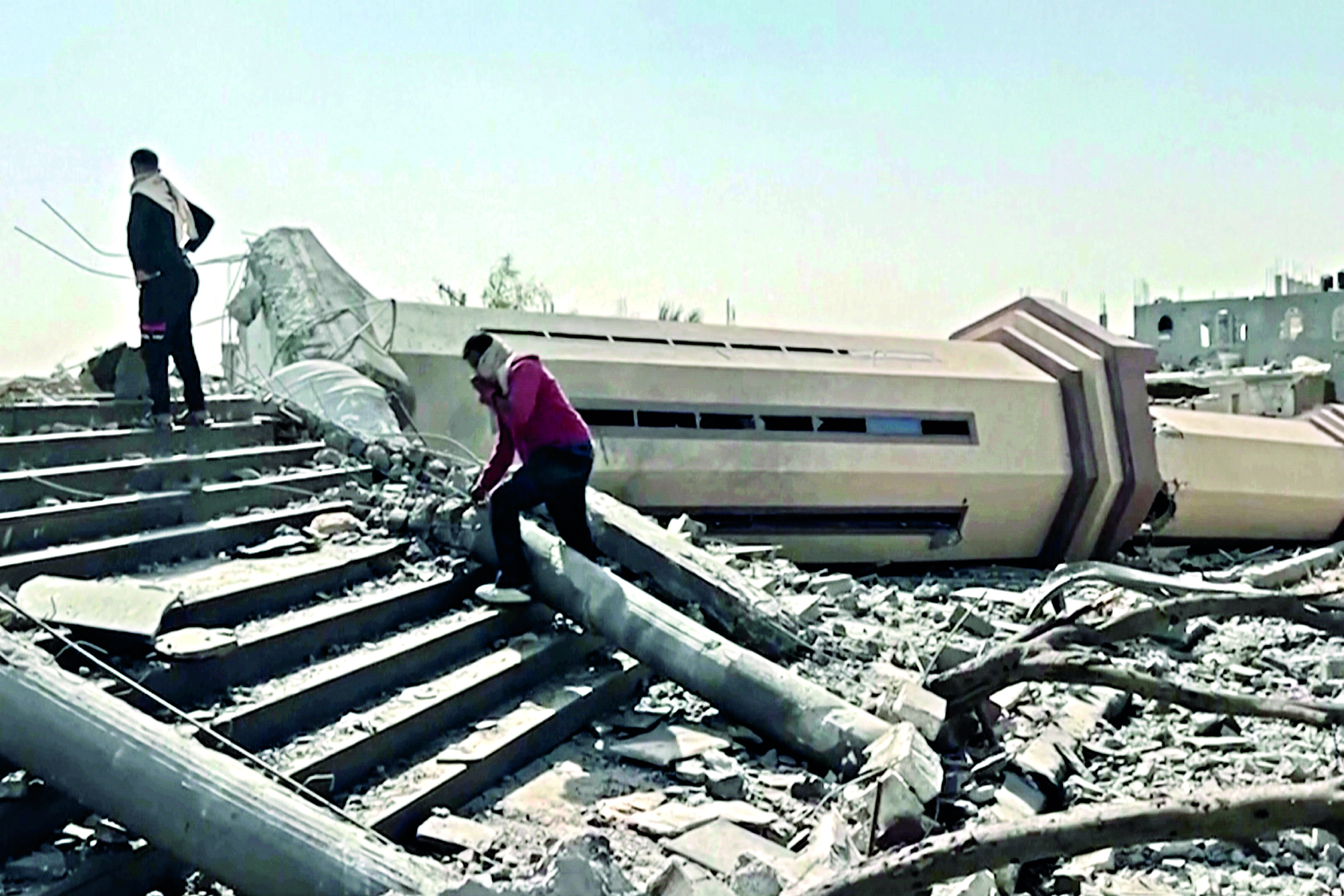 Tehran says it detained 100 suspected militants in raid on Gaza hospital Tehran says it detained 100 suspected militants in raid on Gaza hospital