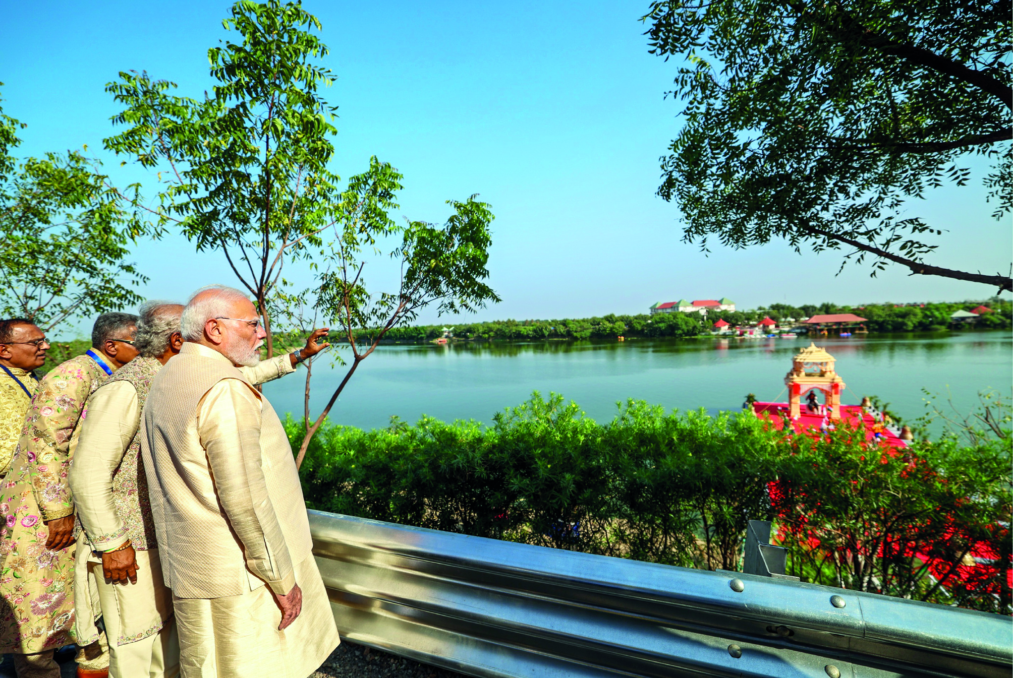 Diwali bonanza as PM launches projects worth Rs 48K cr in Guj Diwali bonanza as PM launches projects worth Rs 48K cr in Guj