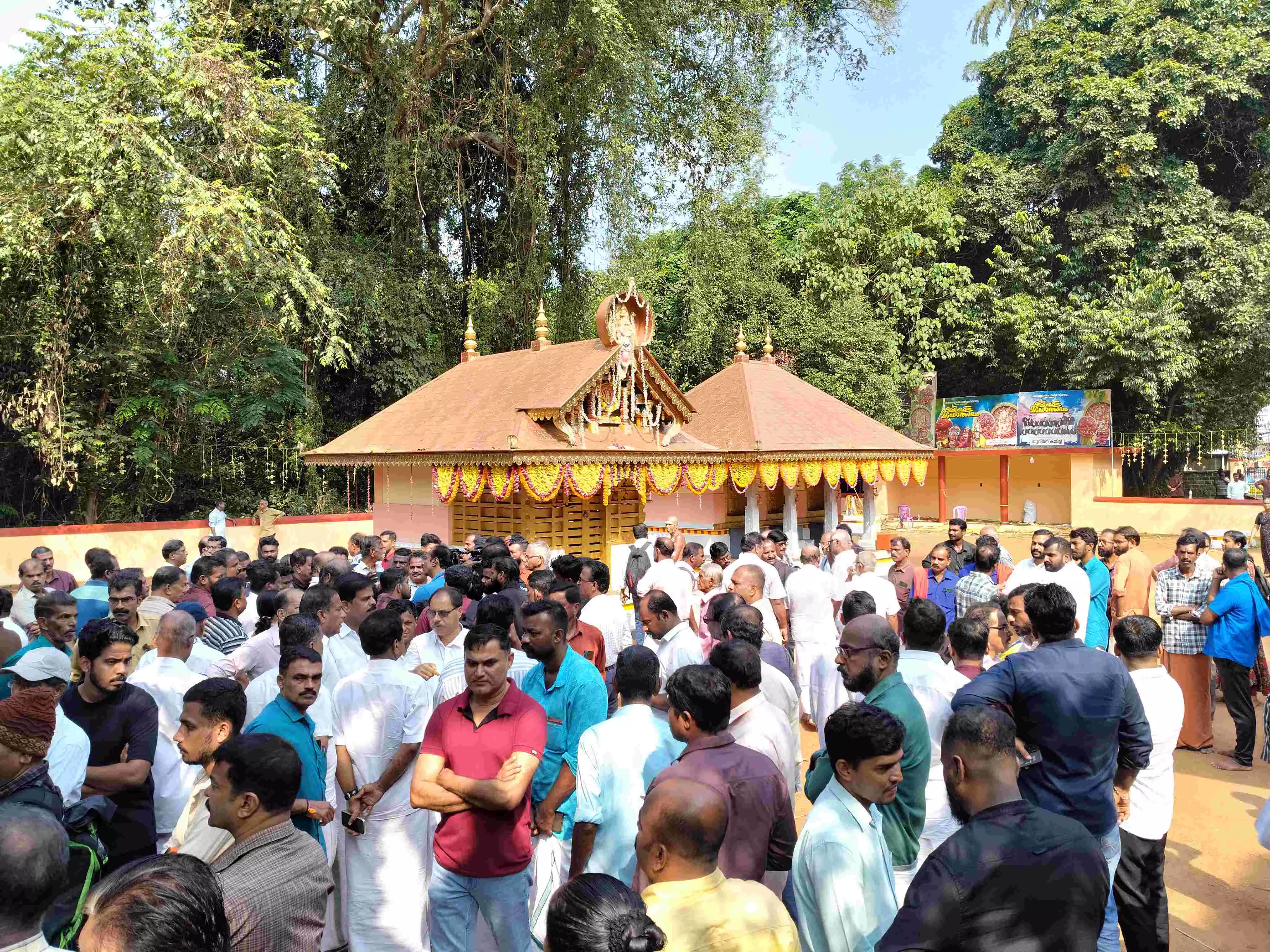 Over 150 injured, 10 seriously in fireworks accident at Kerala temple festival