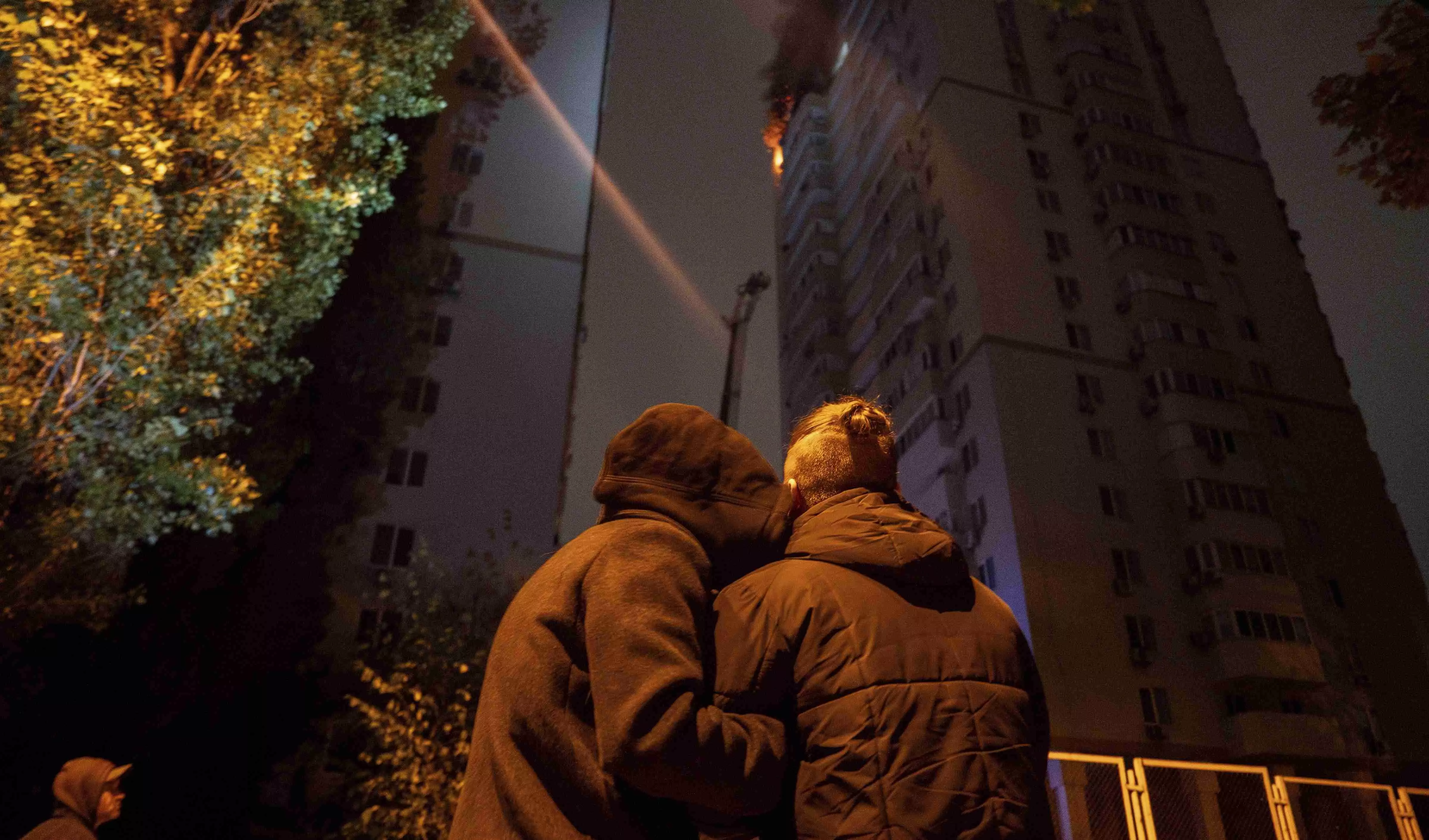 Russia strikes Ukraines 2 biggest cities in its latest barrage