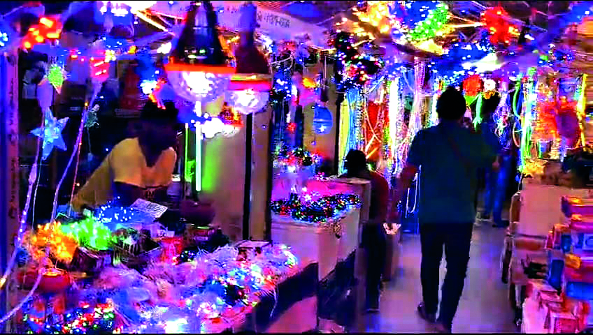 Food-themed lighting catches attention of shoppers in Malda Food-themed lighting catches attention of shoppers in Malda